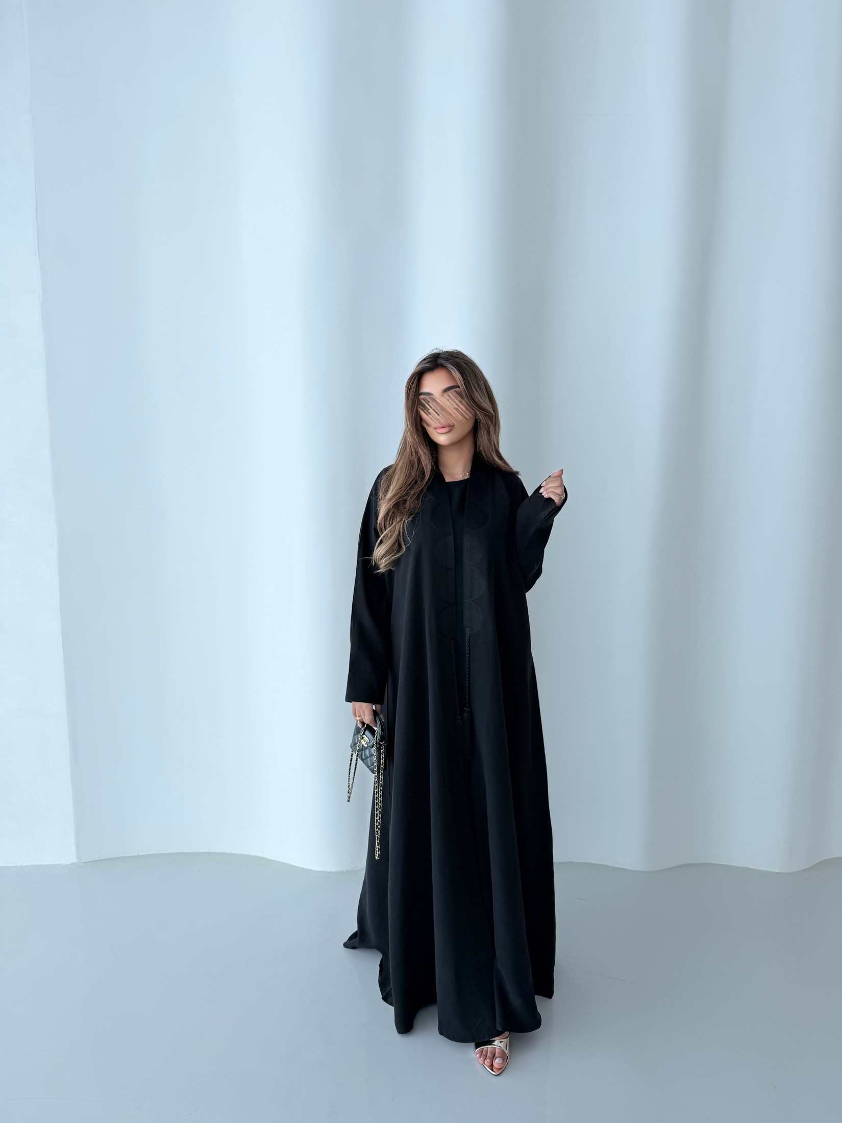 MWT1171 - عباية بتطريز اسود بالامام - Aya