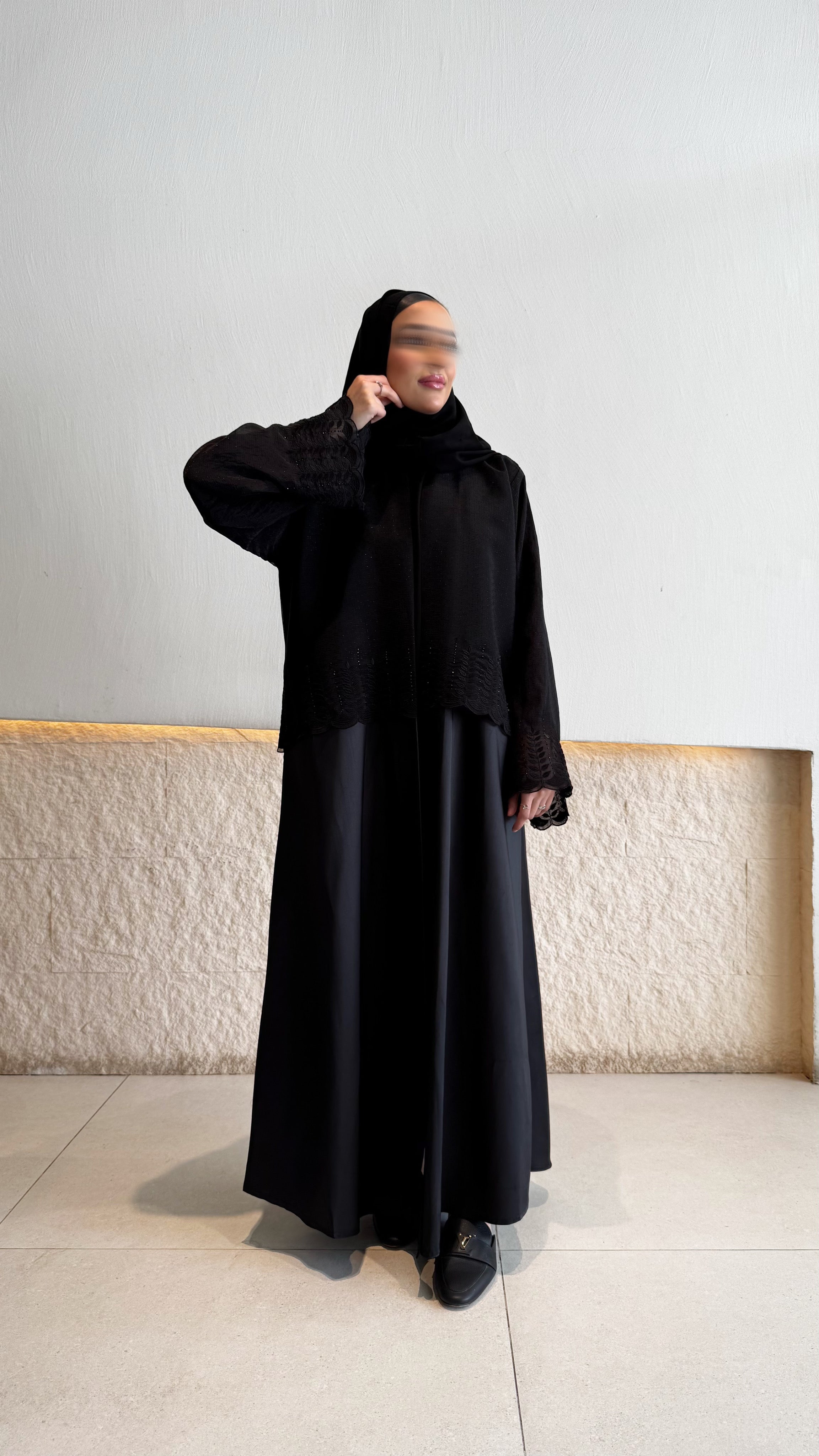 MW645 - Light Crepe Standing with Jacquard Half-Cloche