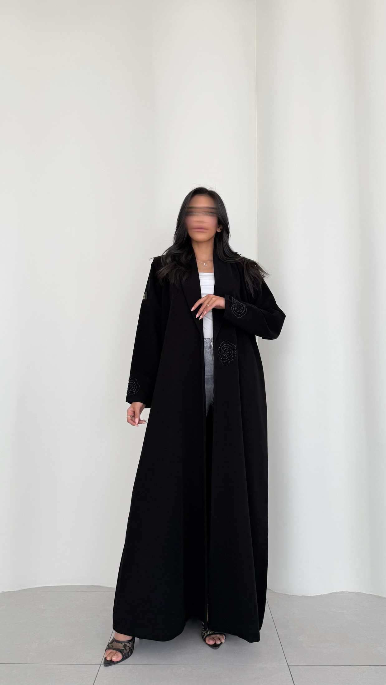 MWT510 - عباية بليزر أسود مع شك خفيف - Aya