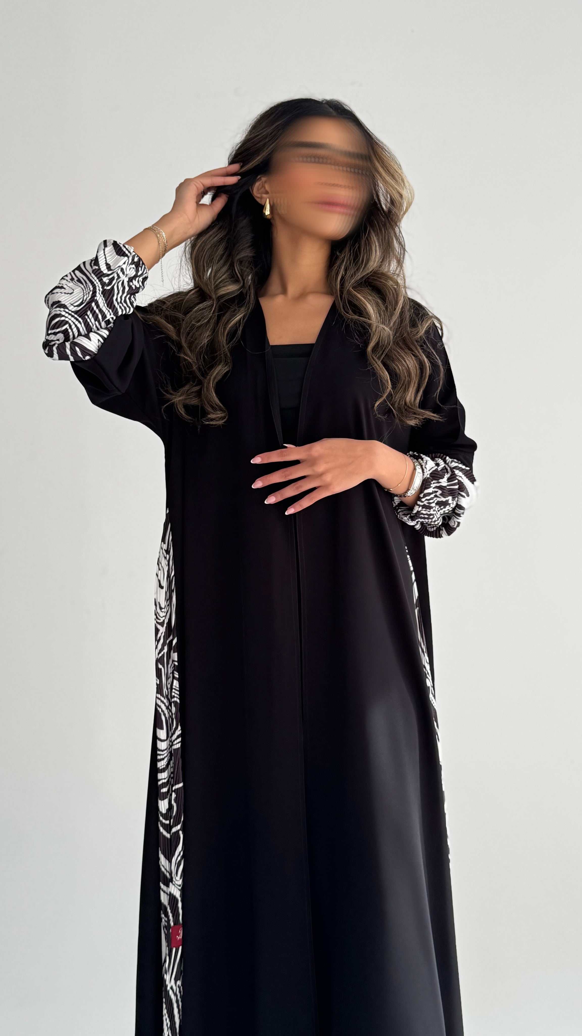 MWT900 - عباية سوداء كريب كلوش تدخيلة جوانب جاكار طباعة - Aya