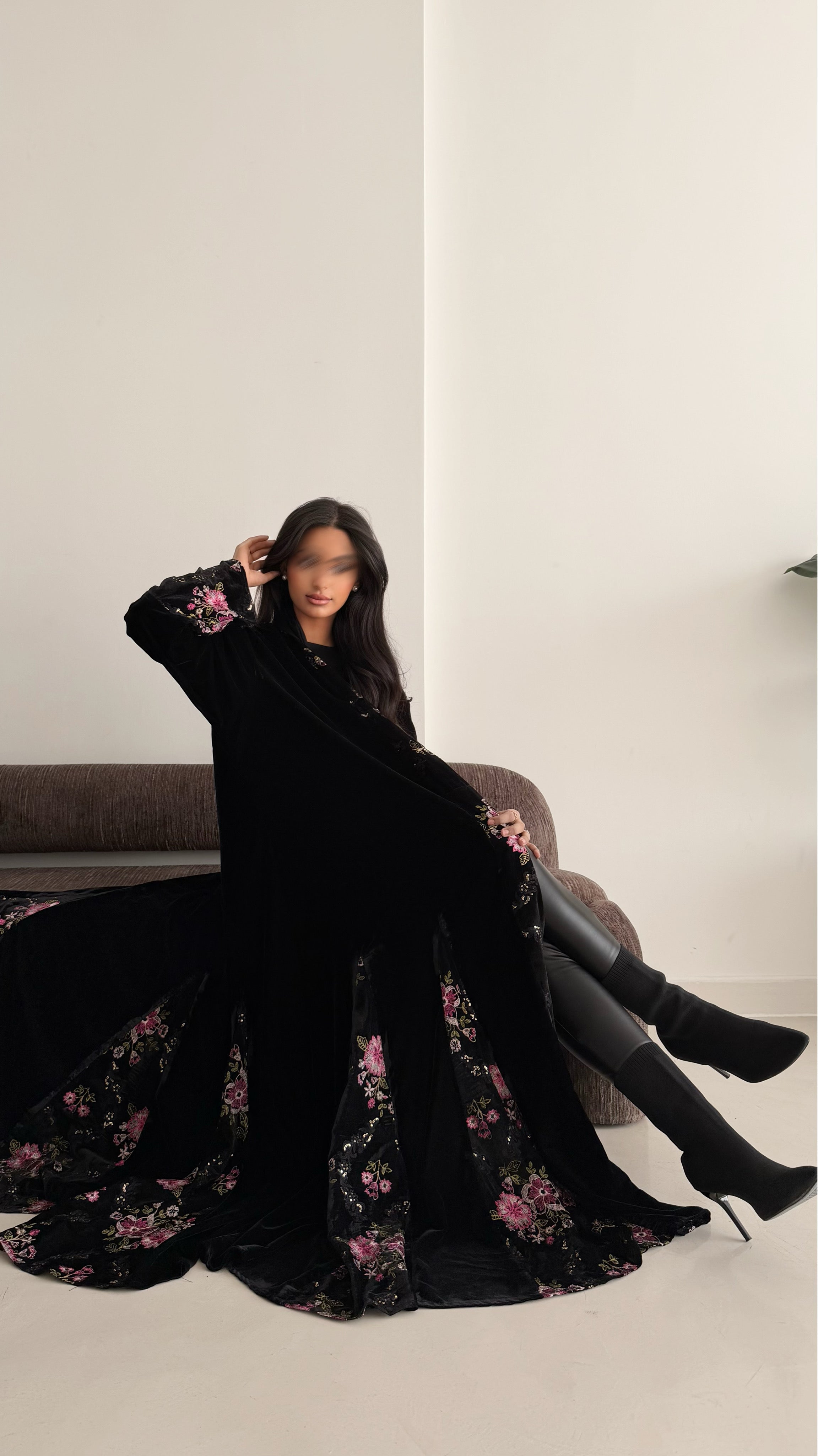 MWT817 - عباية مخمل بتدخيلة زهور |Floral Velvet Abaya - Aya