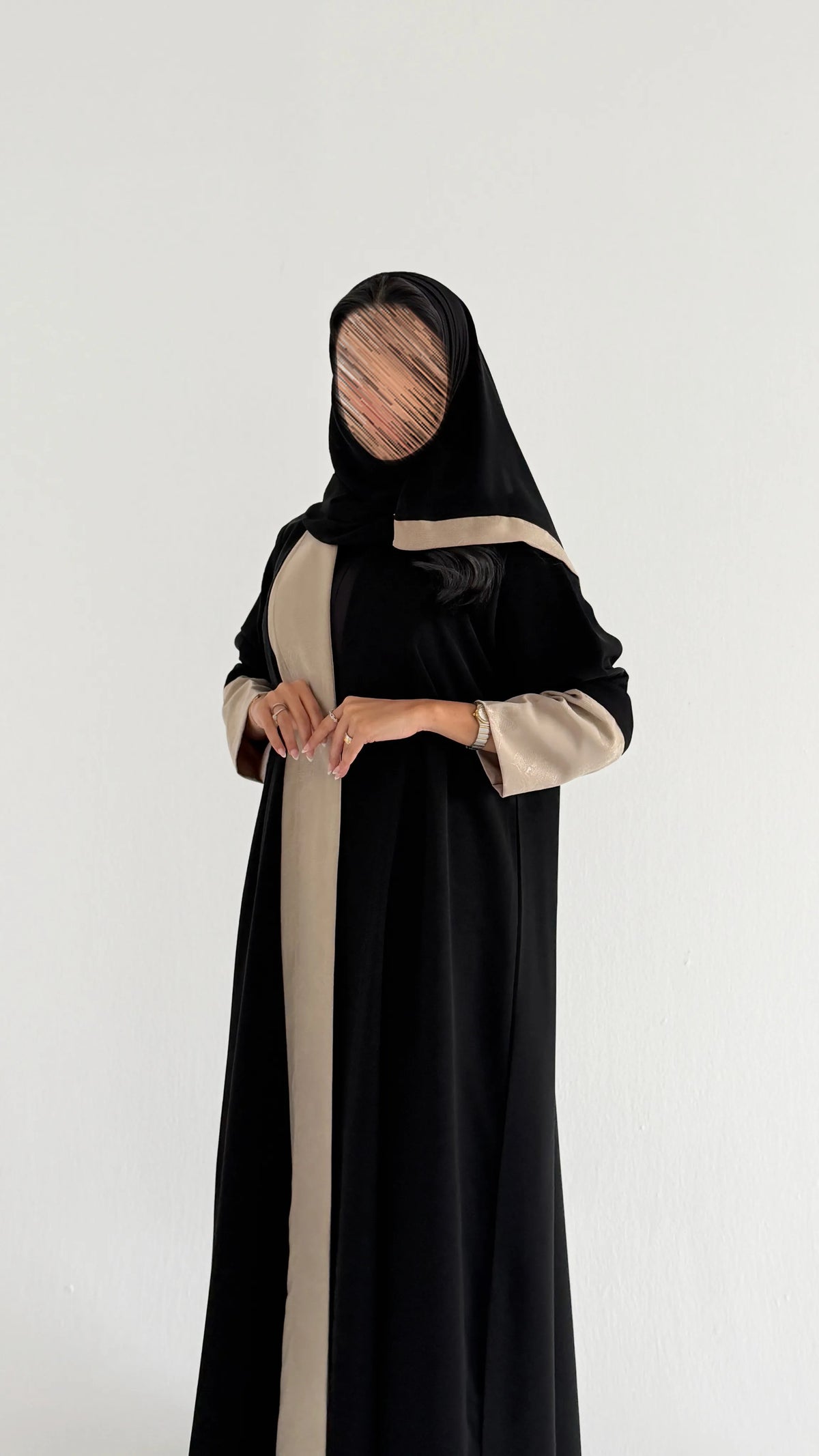 MWT5253 - عباية اسود رسمية لكل يوم مع اضافة تدخيلات بيج مشجر
