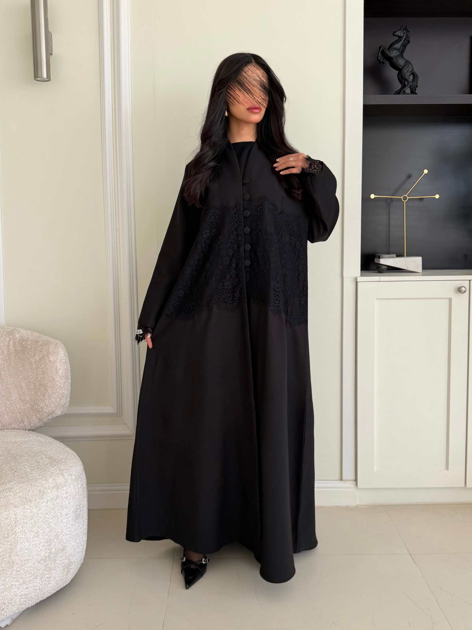 MWT4307 - عباية باربي كريب سوداء بدانتيل - Aya