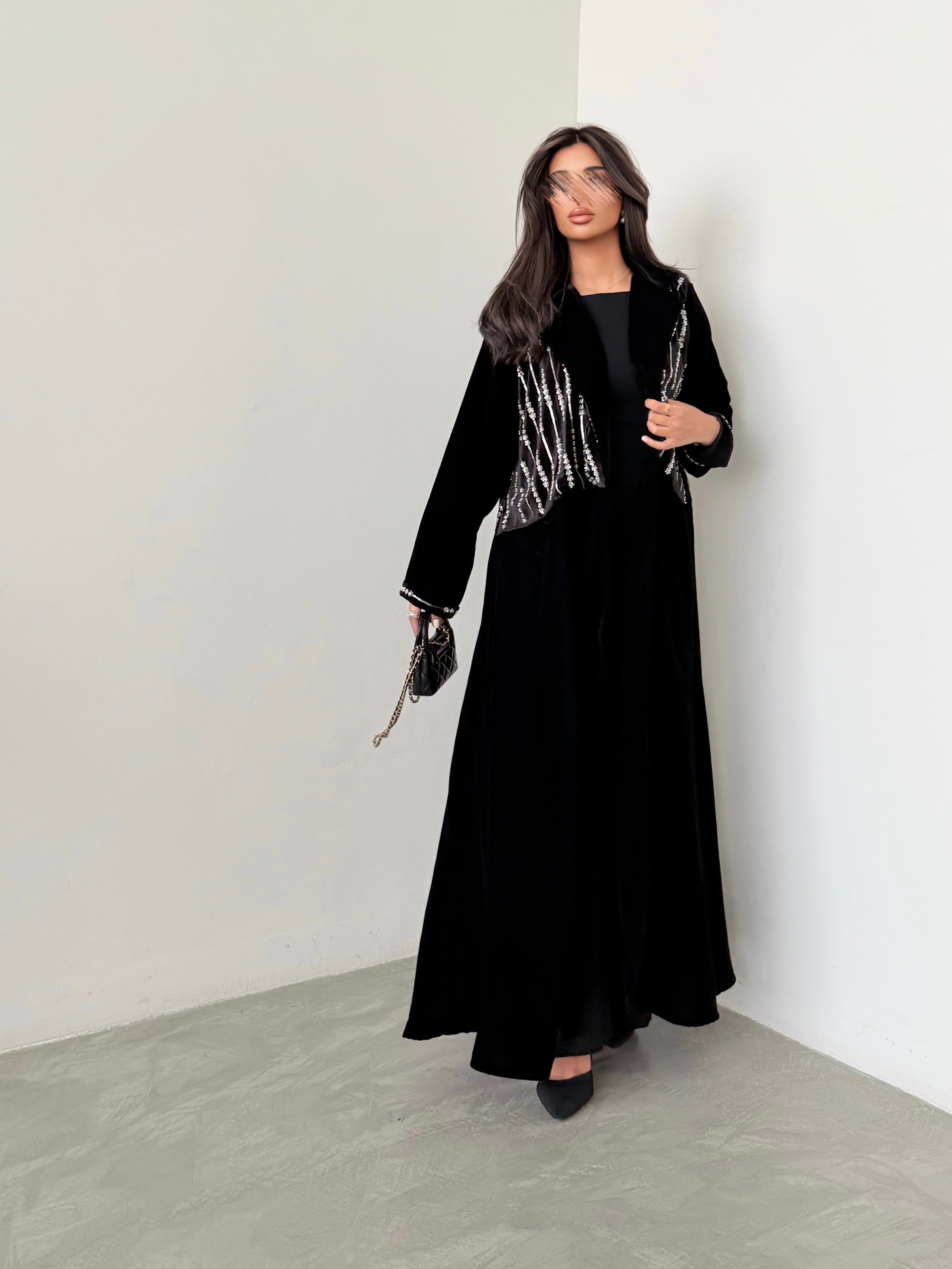 MW645 - Light Crepe Standing with Jacquard Half-Cloche