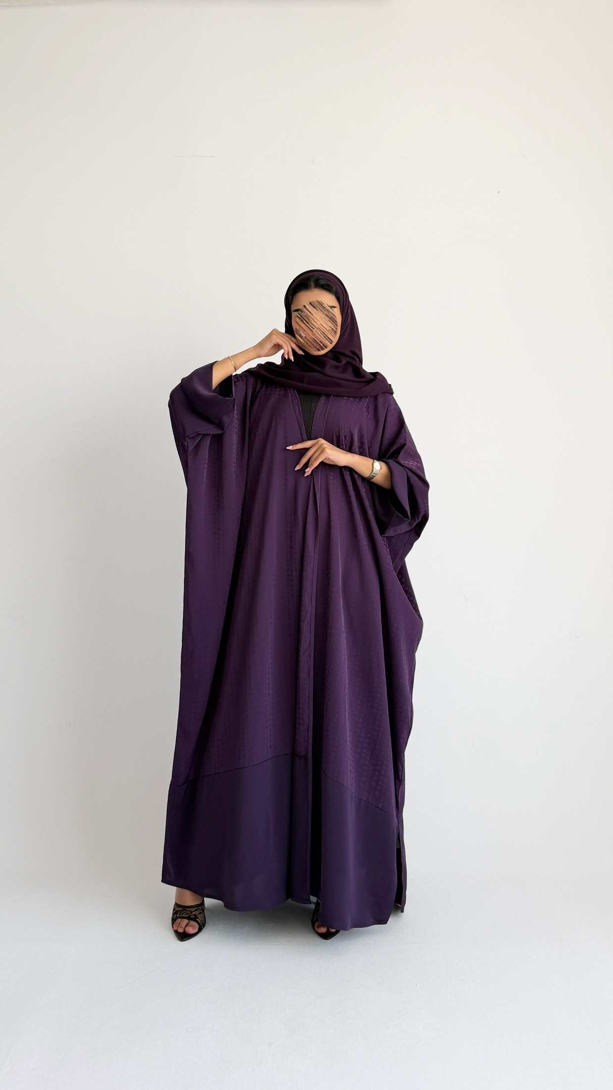 MWT1193 - عباية مخططه مع تدخيلة  بالاكمام - Aya