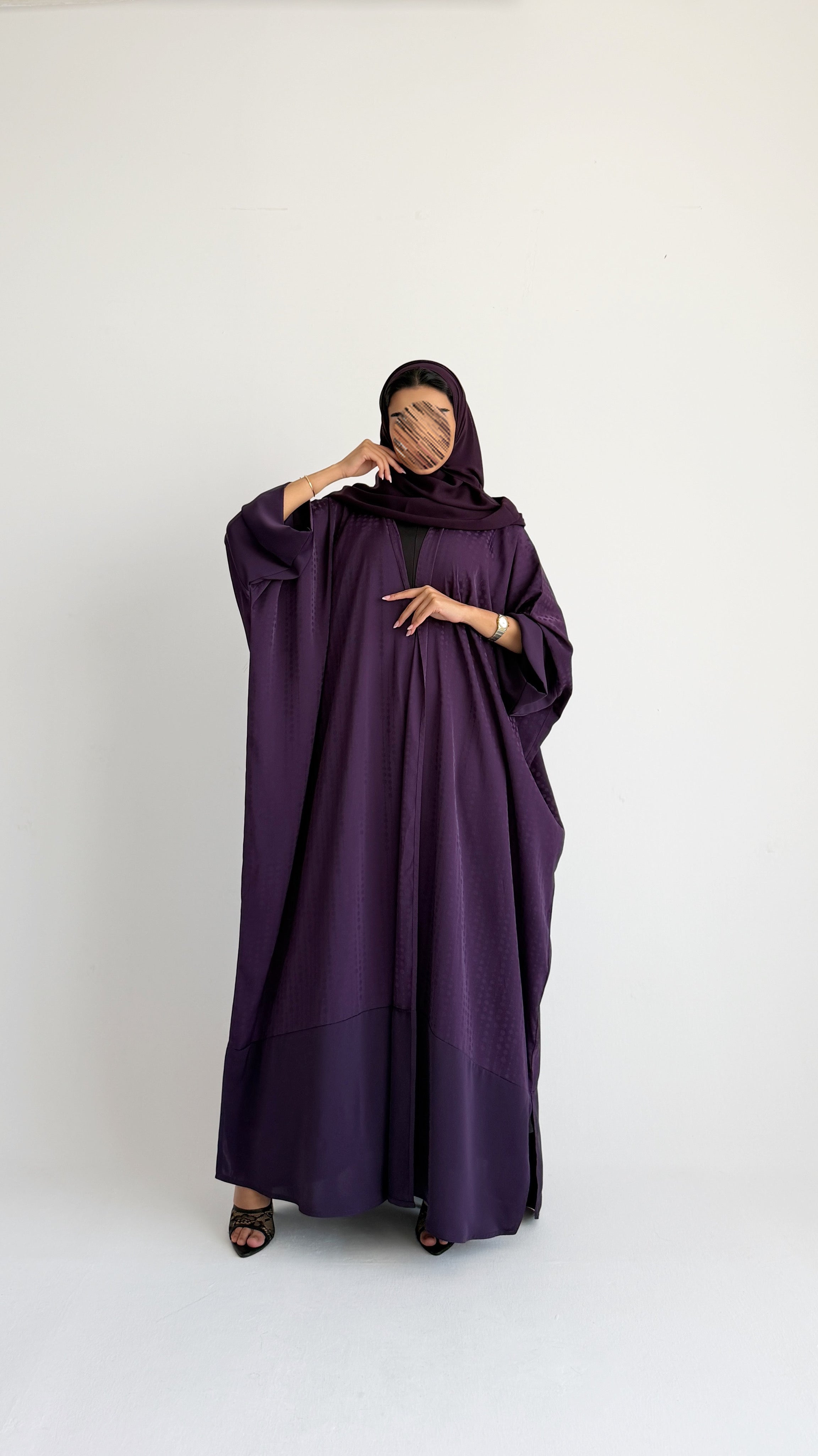 MWT1193 - عباية مخططه مع تدخيلة  بالاكمام - Aya