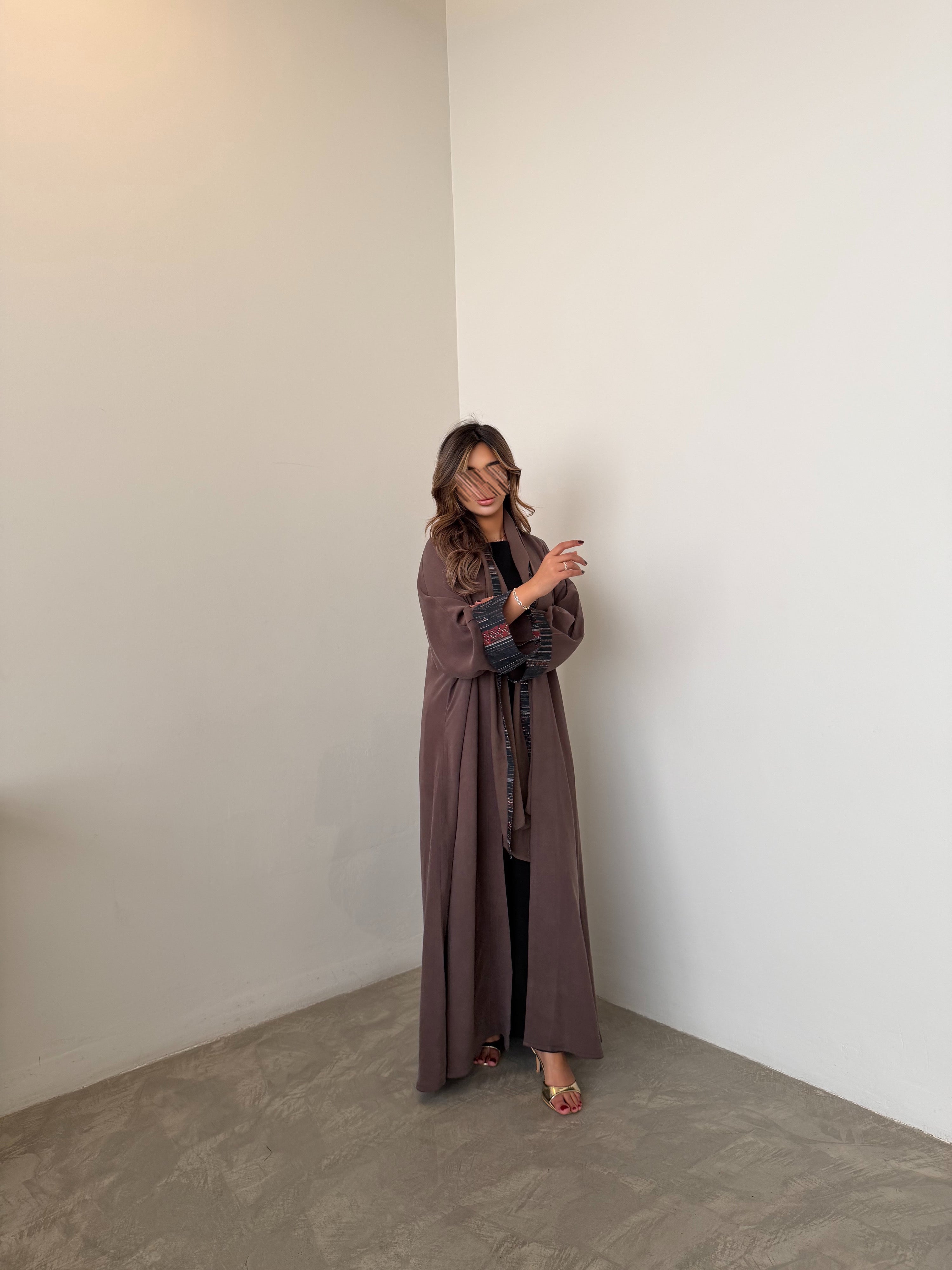 MWT1053 - عبايه لنن بتدخيله بالاكمام - Aya