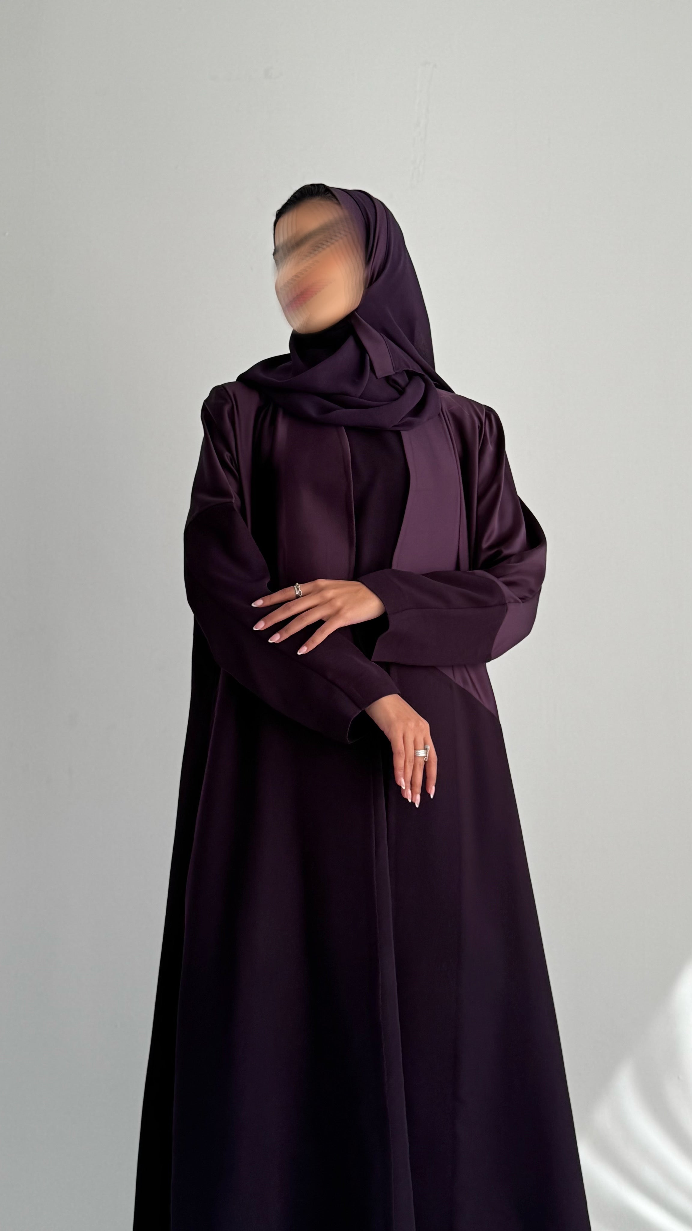 MWT693 - عباية موفي مع تدخيلة ساتان - Aya