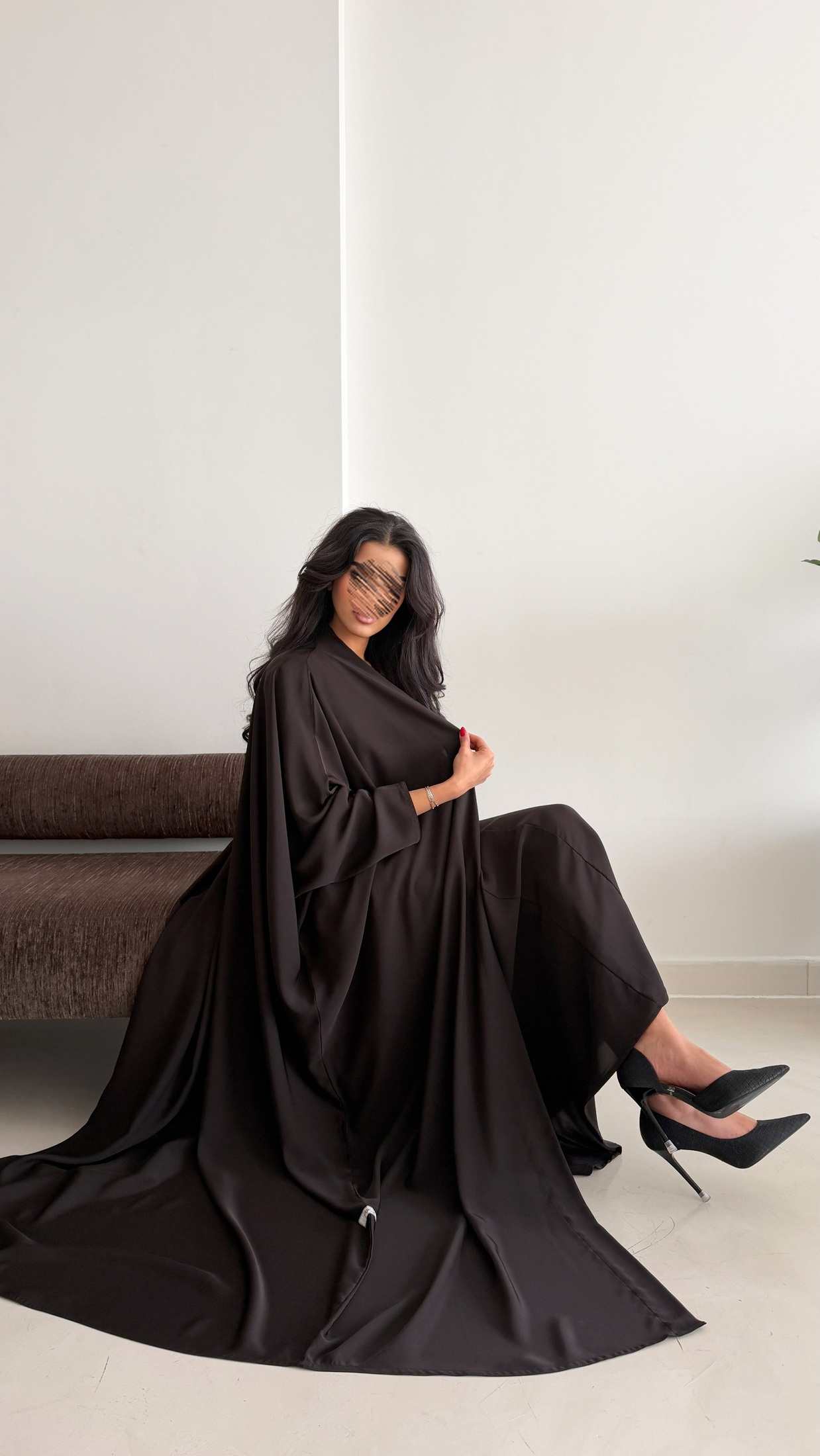 MW2077 -  عباية كريب حرير قصه بشت مع اضافة فستان داخلي - Aya