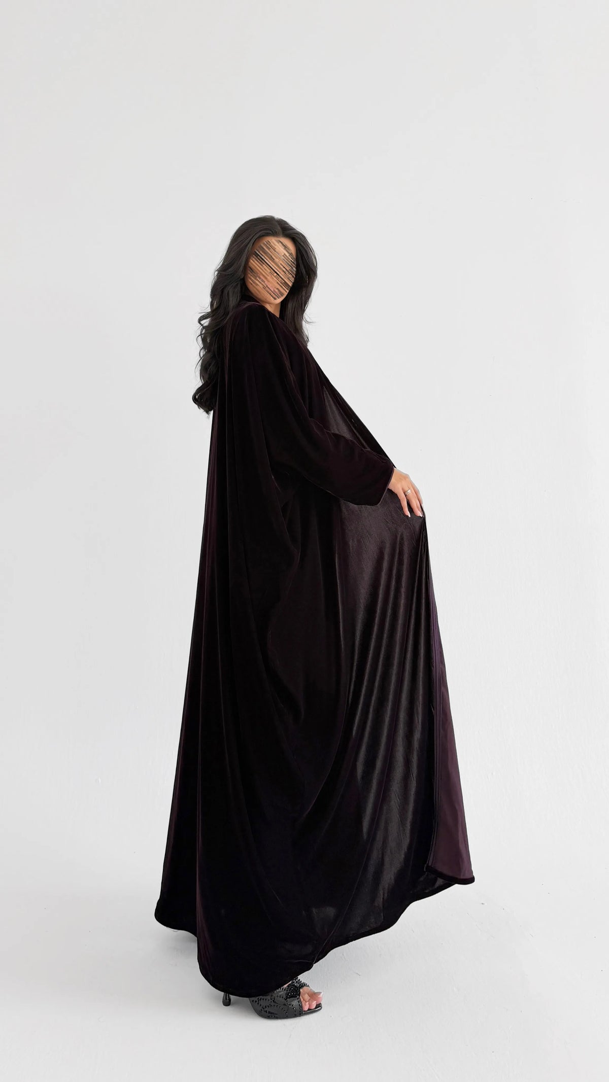 MWT2168 - عباية مخمل موف بقيطان - Aya