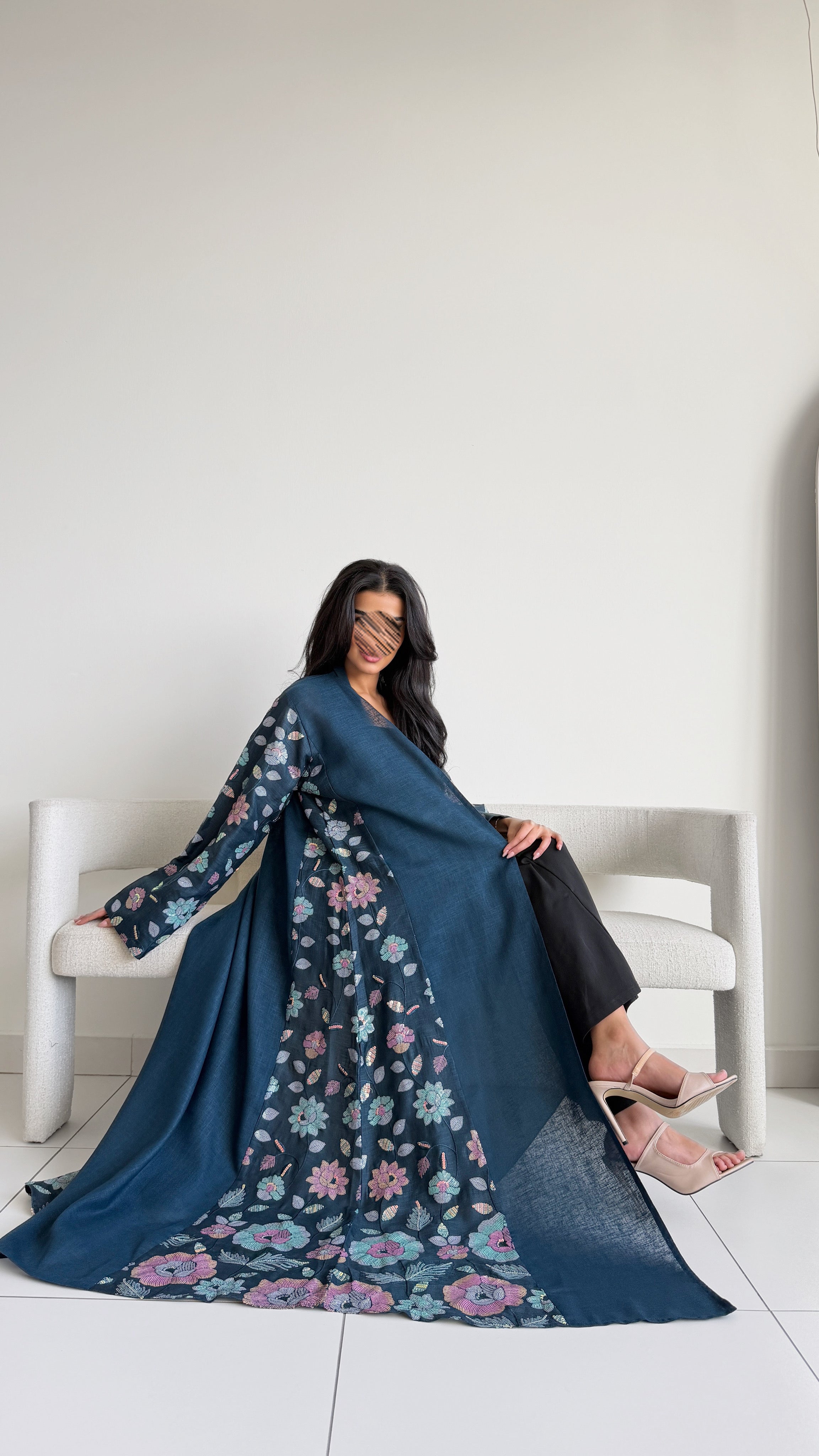 MWT1121 - عباية لنن مع تدخيلة ركامة - Aya