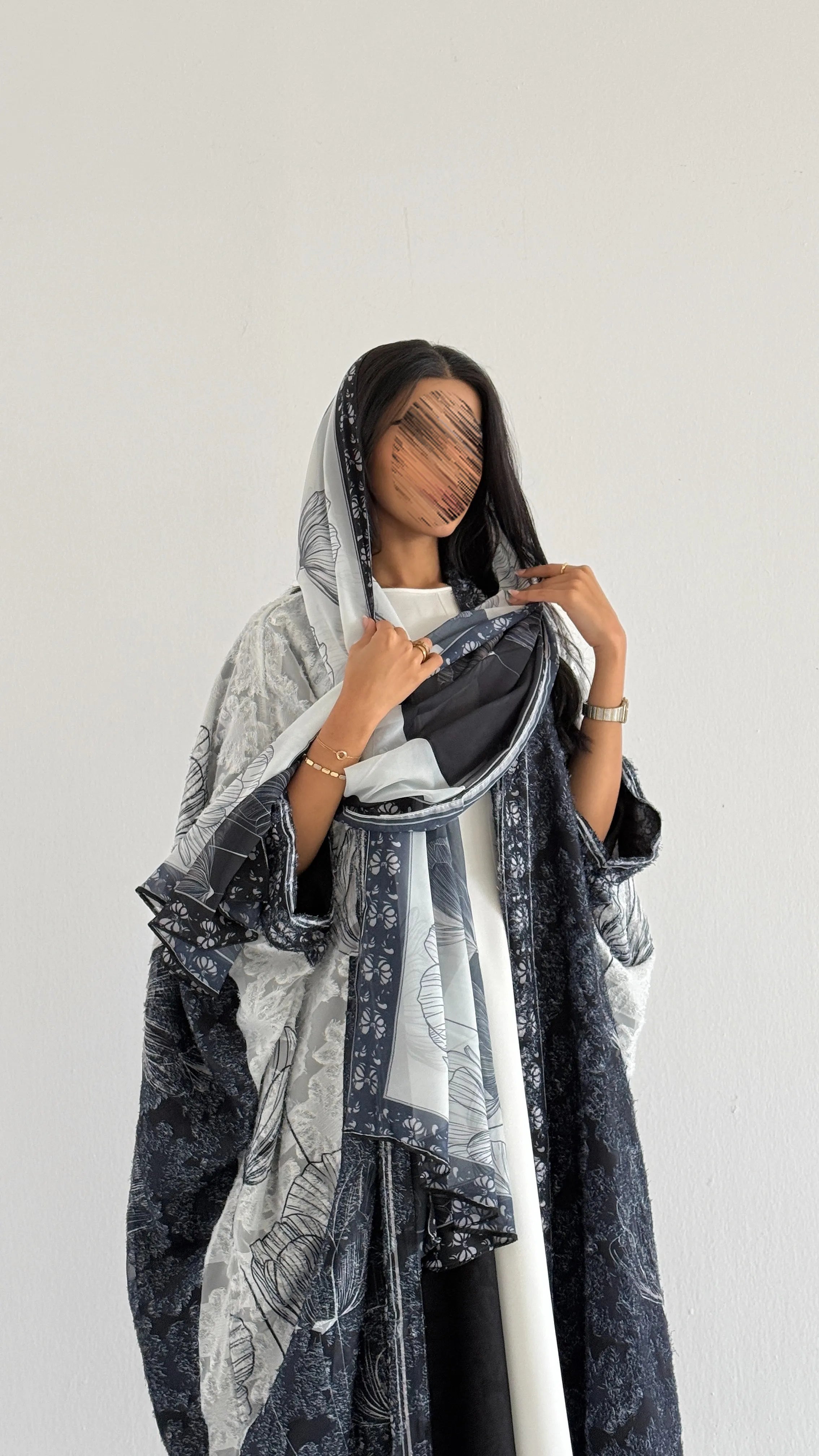 MWT1363 عباية طباعة بقصه نص فراشه - Aya