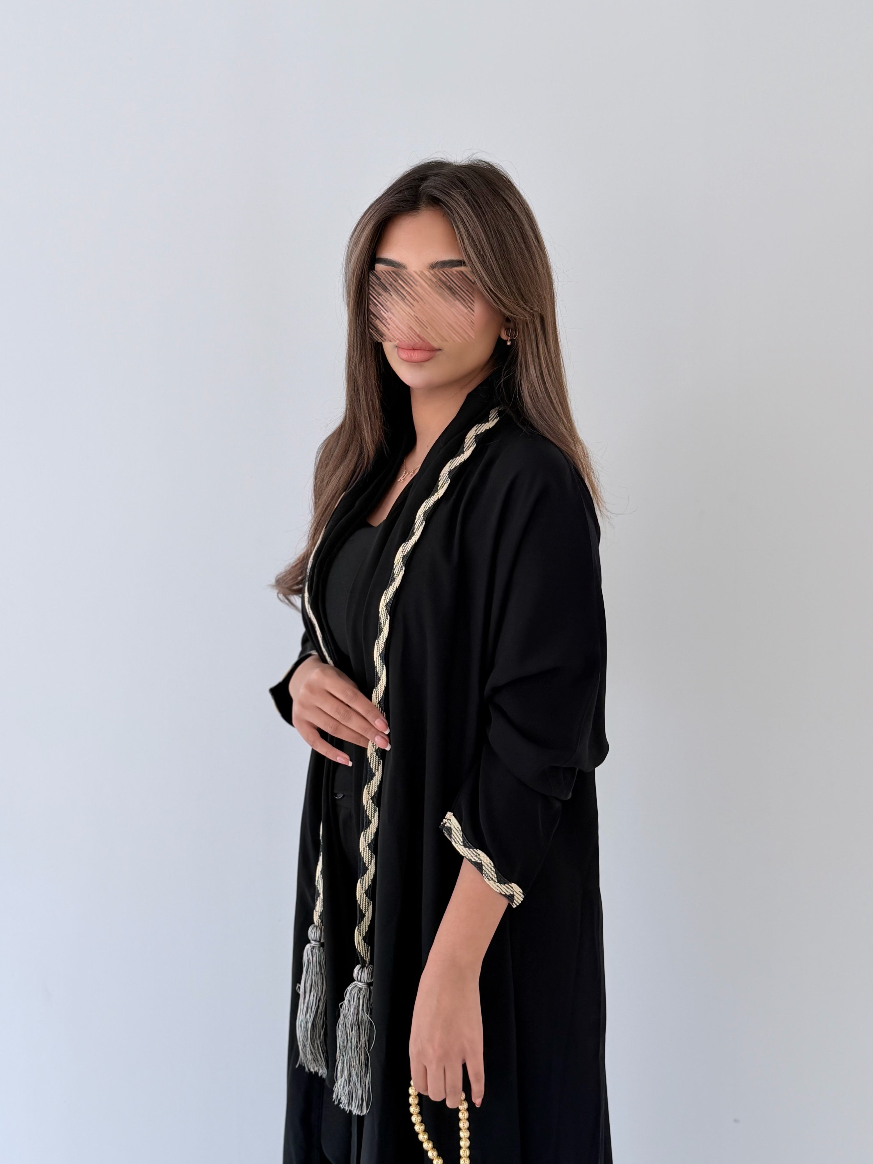 MWT5017 - قماش اسود كريب مع كلفه من الأمام والأكمام قصة نص كلوش - Aya