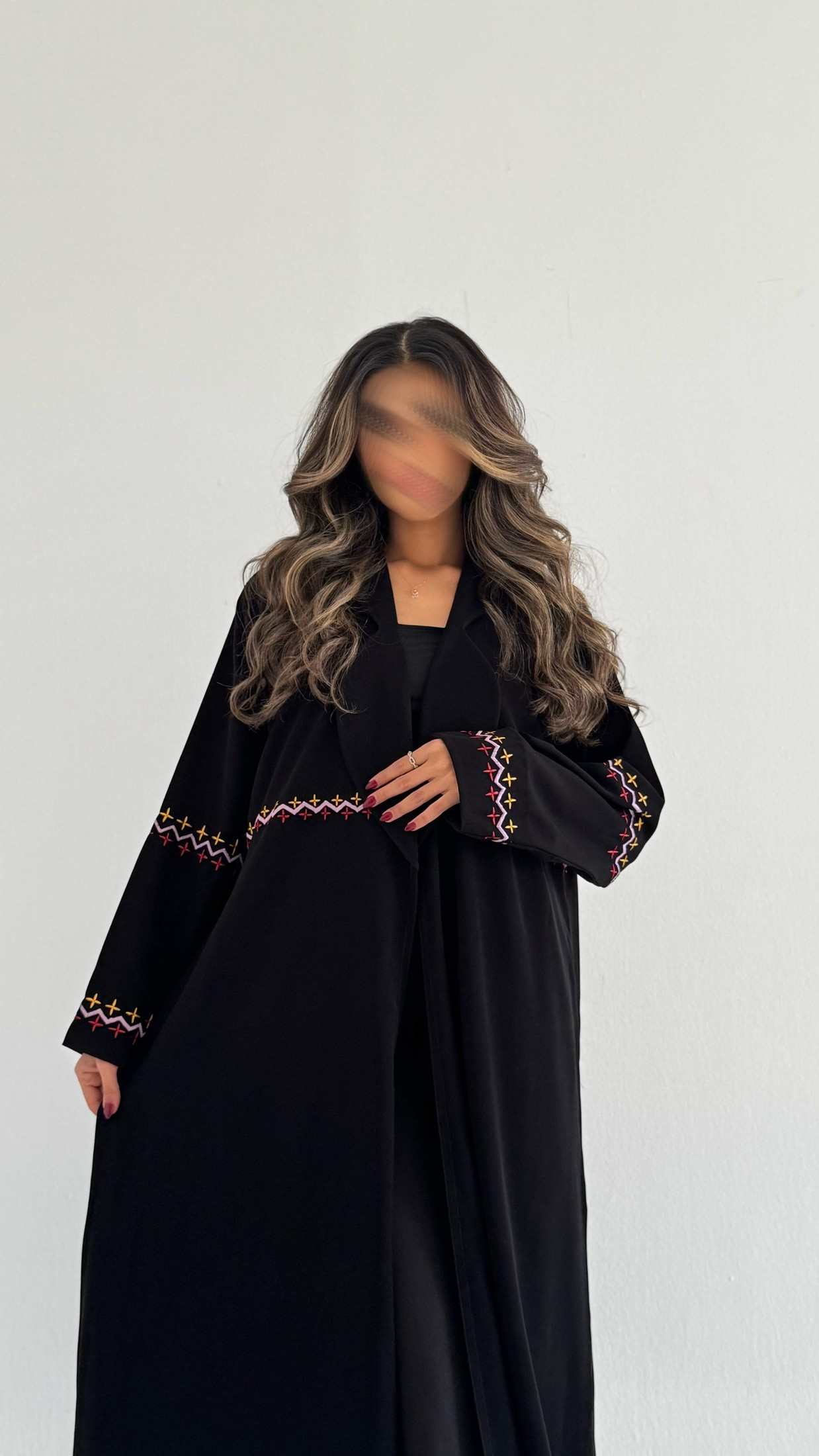 MW1750 - عباية كريب مع اضافة تطريز يدوي - Aya