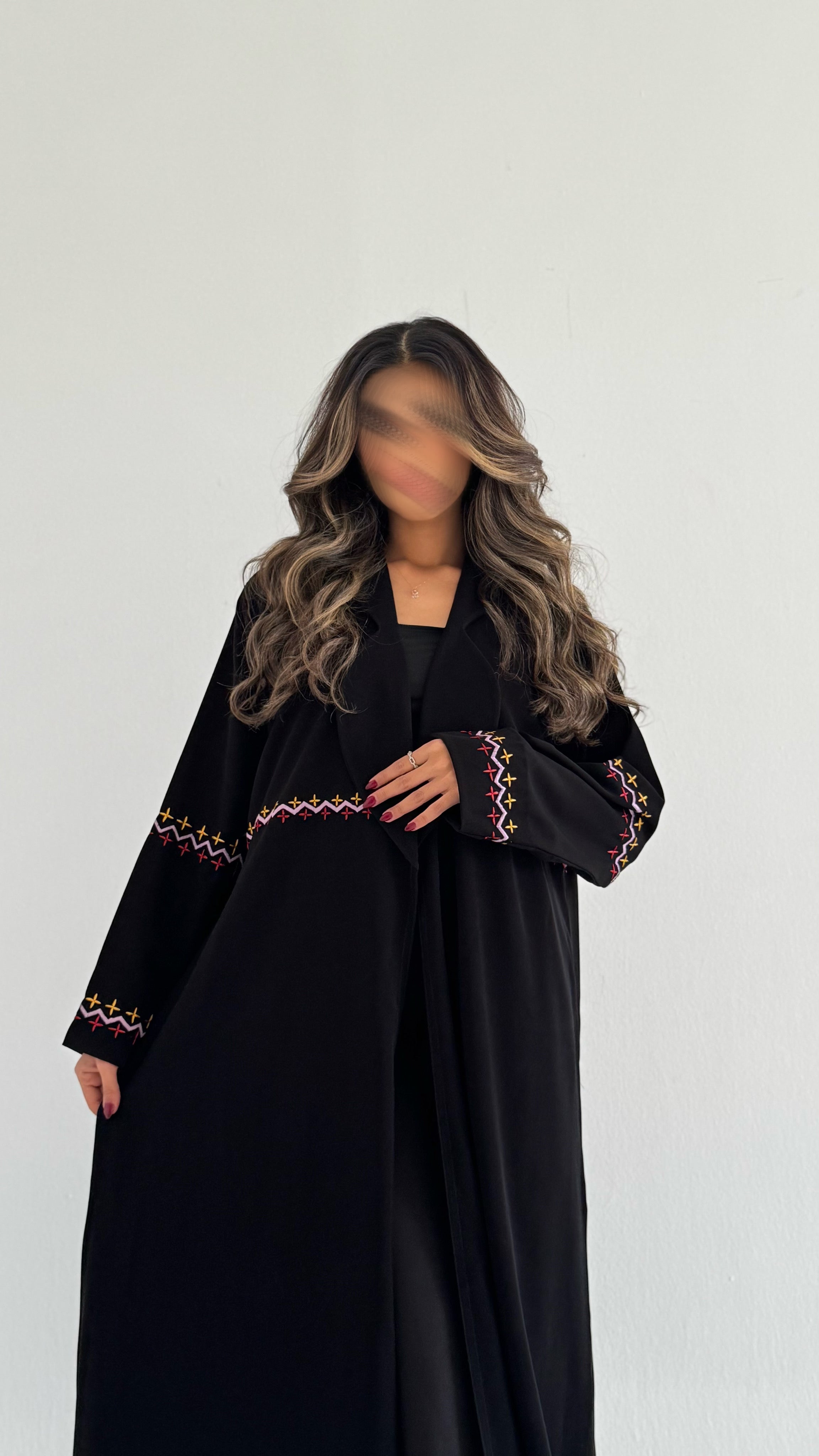 MW1750 - عباية كريب مع اضافة تطريز يدوي - Aya