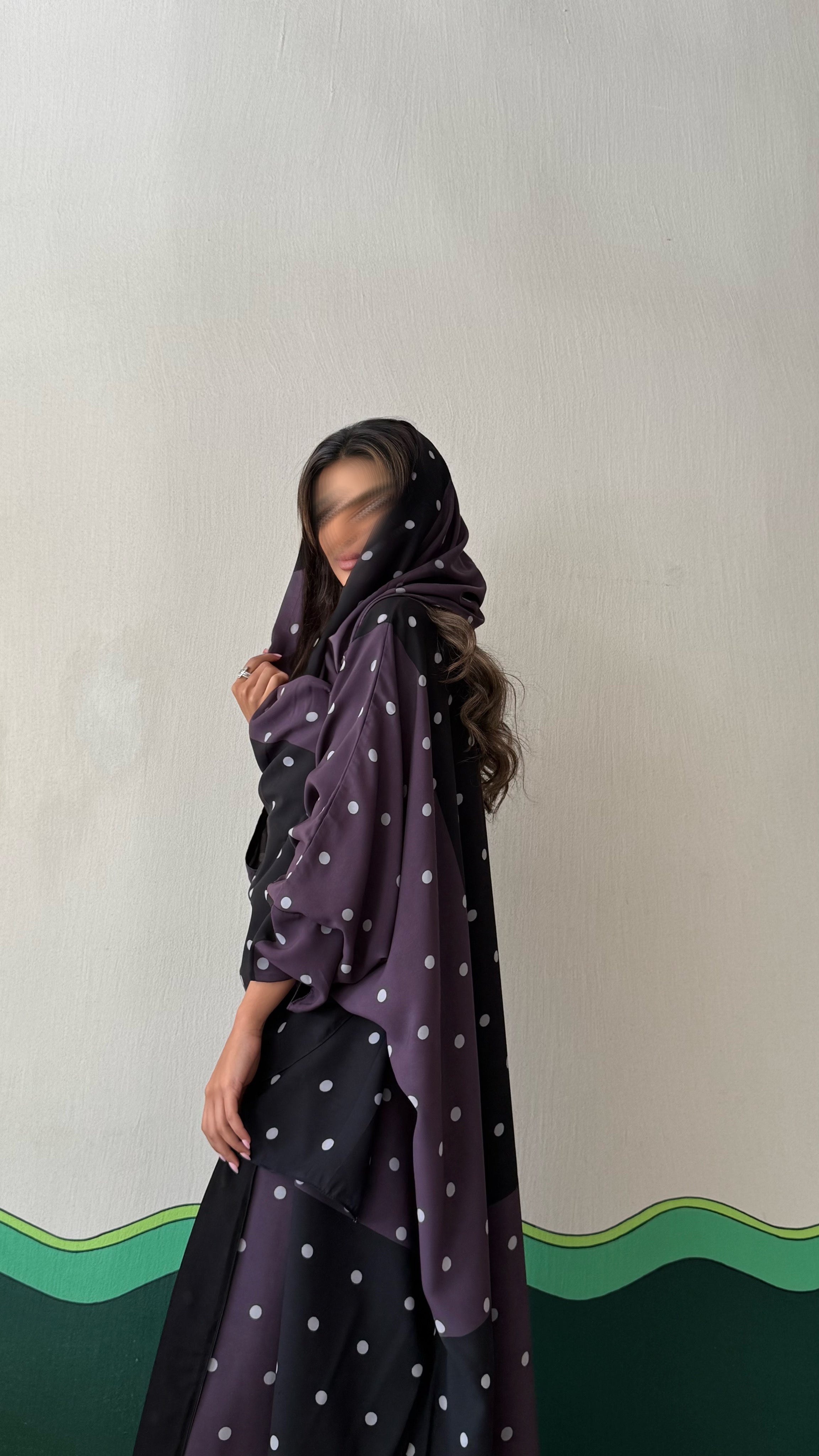 MWT451  - عباية منقطة اسود وبنفسجي - Aya