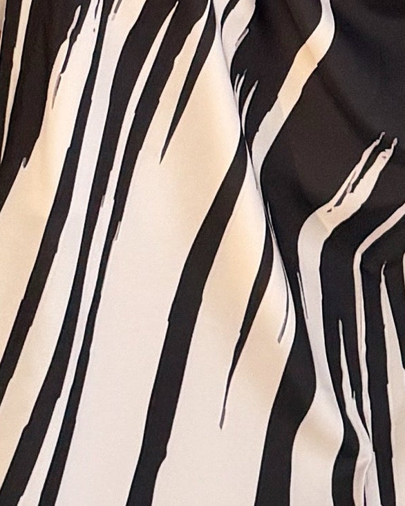 MWT1211 - عباية مخطط |striped abaya