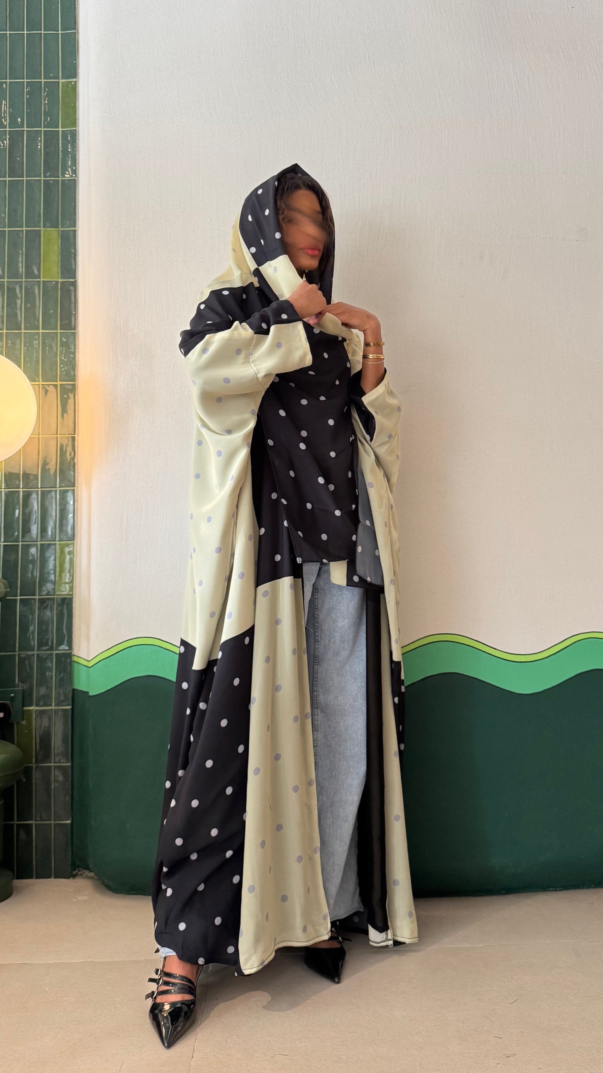 MWT454 - عباية منقطة اسود واصفر - Aya