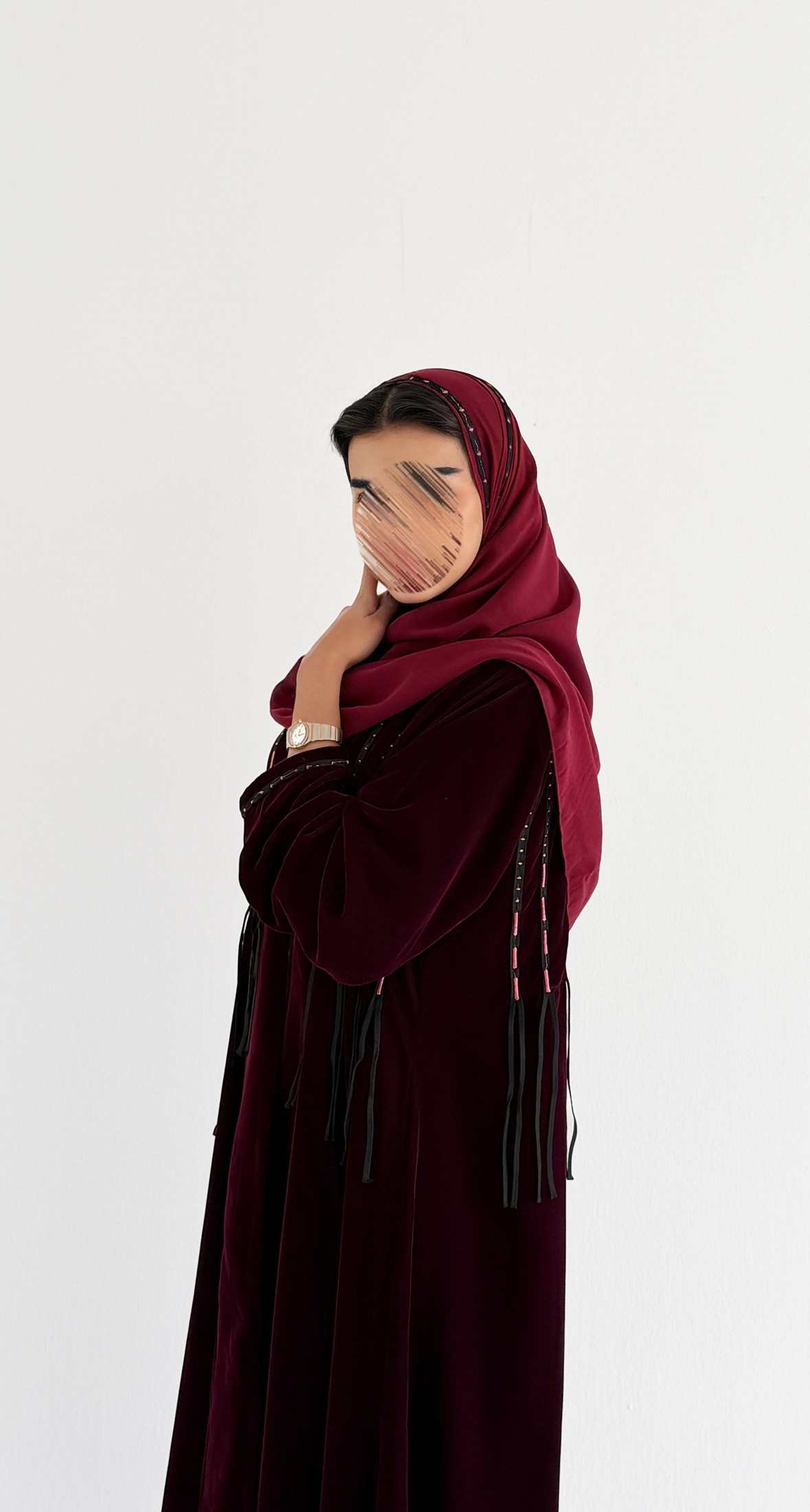 MWT864 - عباية مخمل بخطوط قيطان راقية - Aya