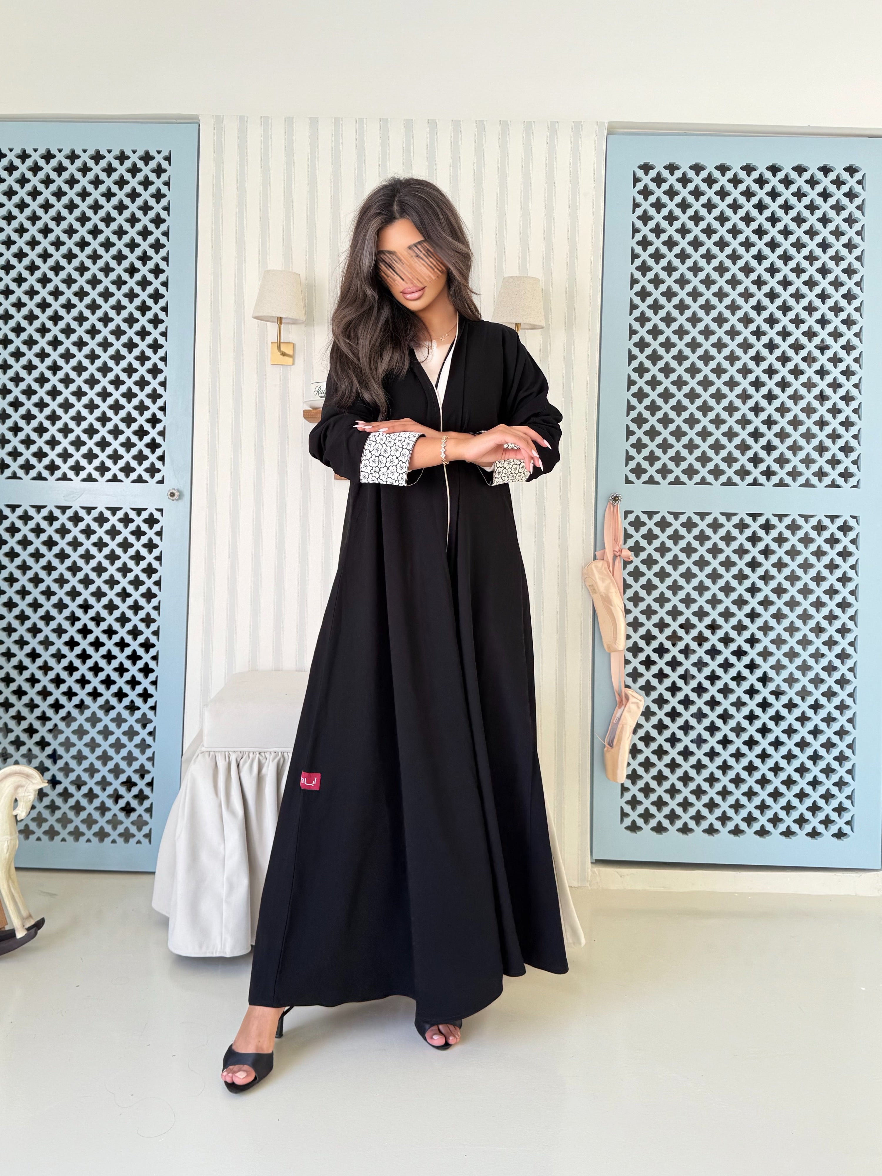 MW645 - Light Crepe Standing with Jacquard Half-Cloche