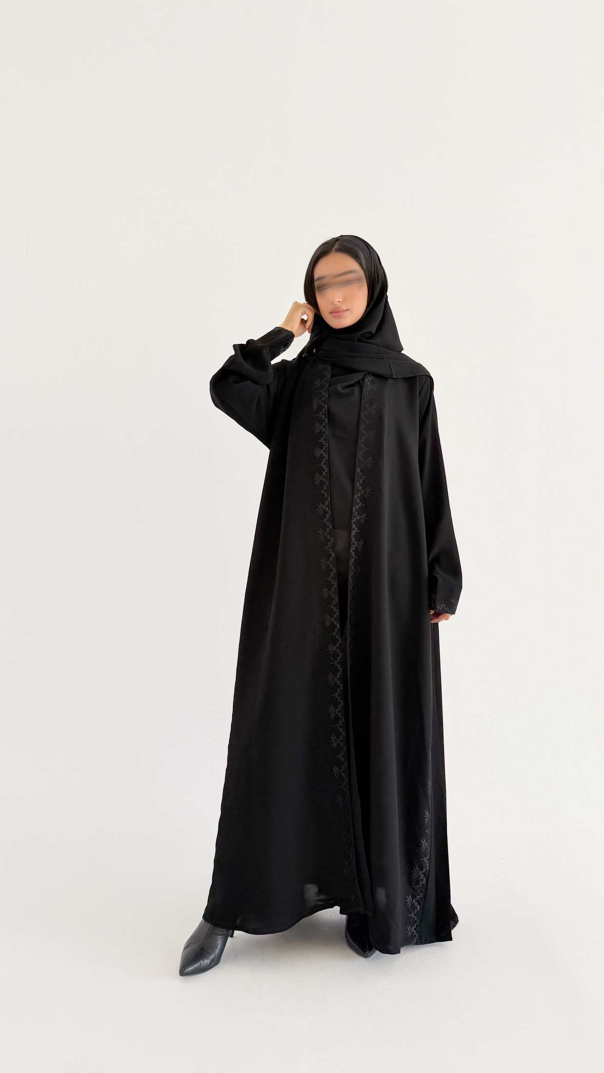 MW1813 - عباية السراميك الملكية بتفاصيل مطرزة - Aya