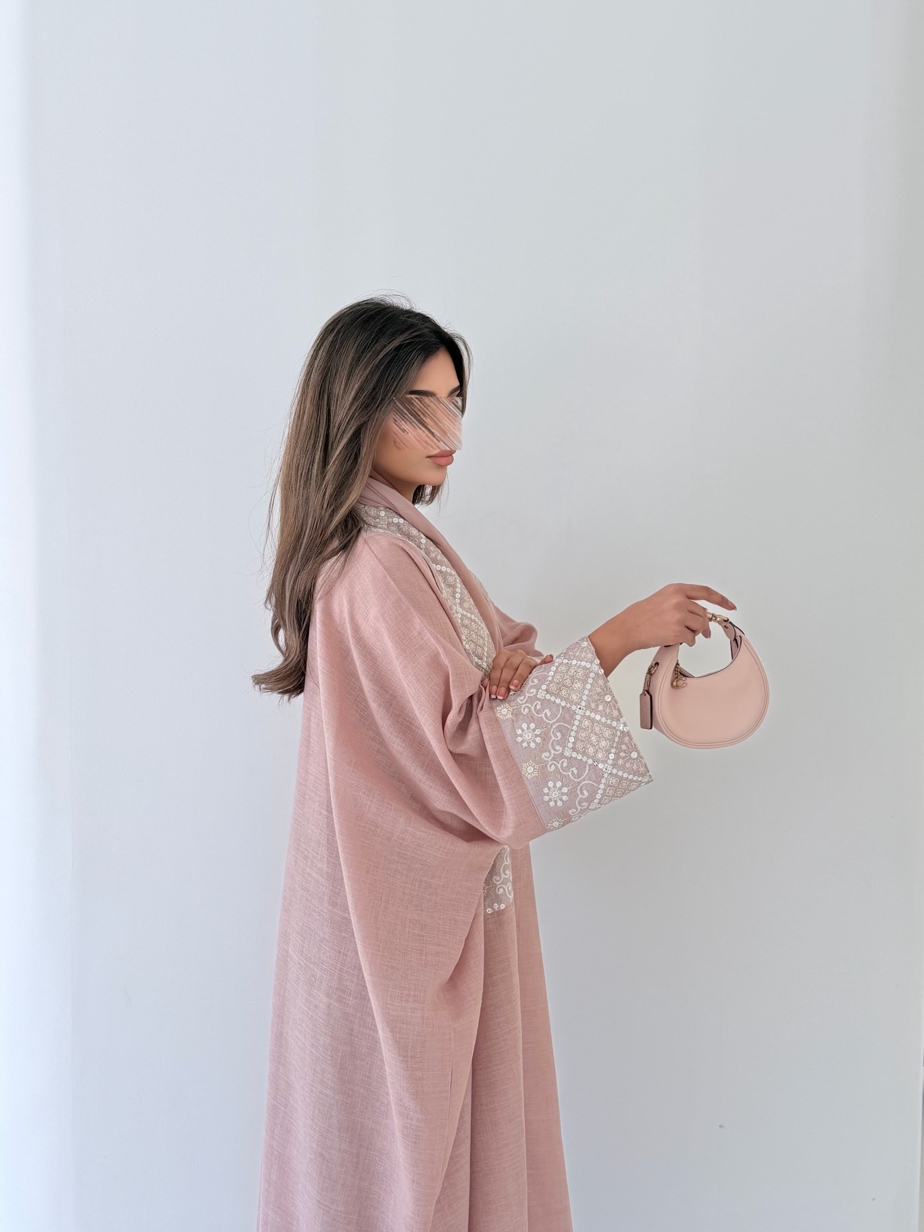 MWT5026 - لينن وردي فاتح مع قماش مطرز رمضاني قصة نص بشت - Aya