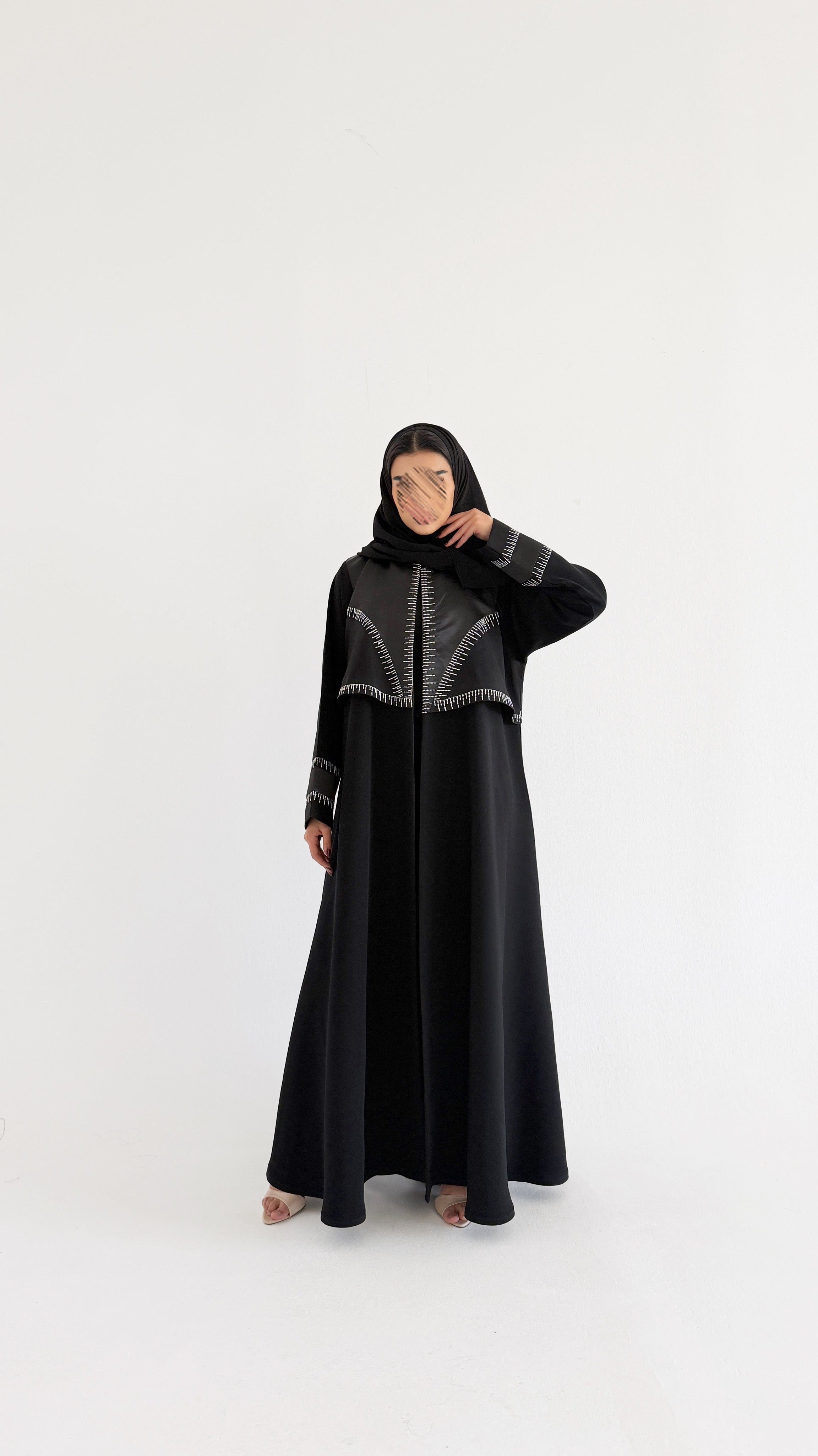 MWT1098 - عباية اسود بتطريز ابيض - Aya