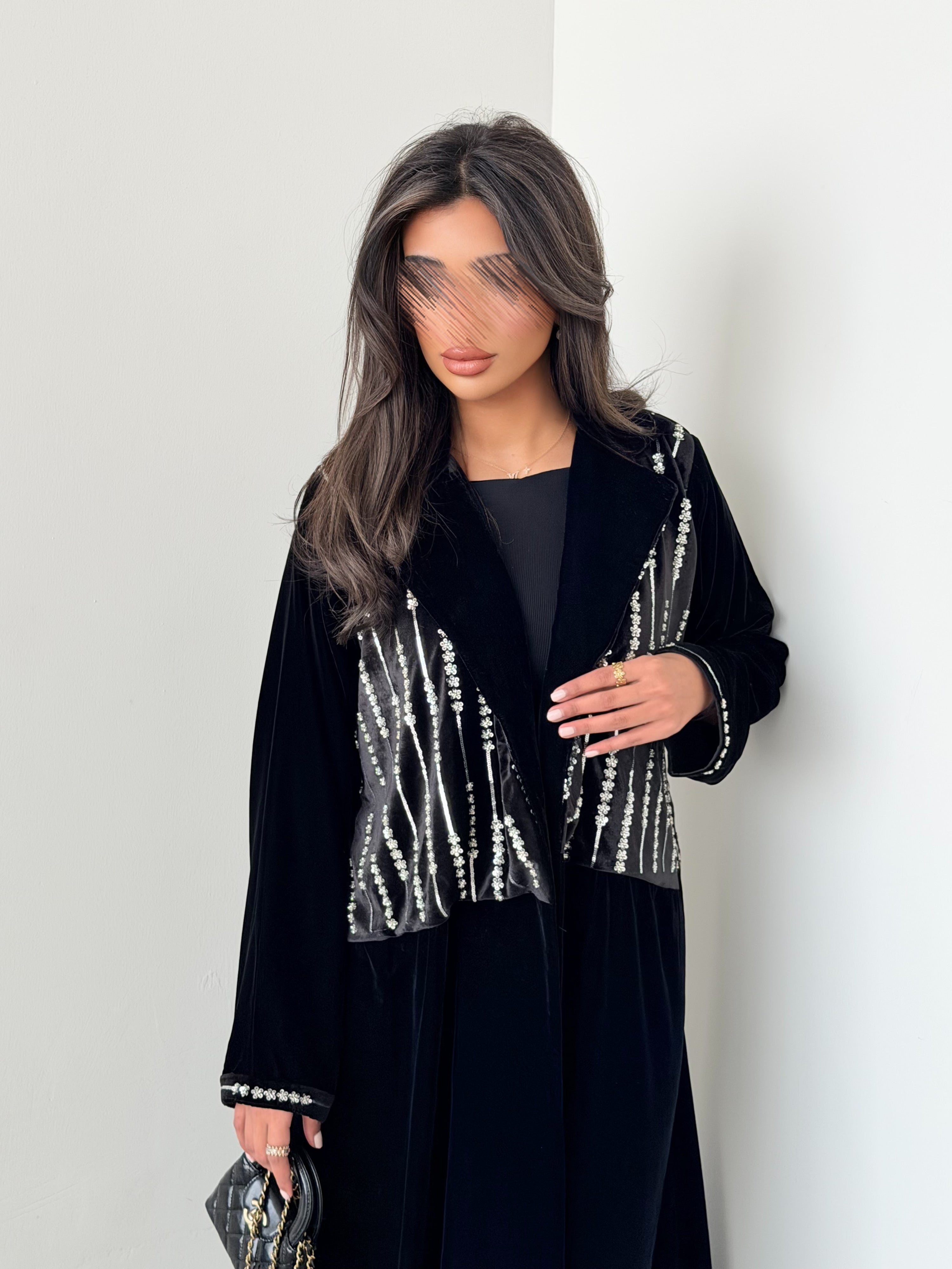 MW645 - Light Crepe Standing with Jacquard Half-Cloche