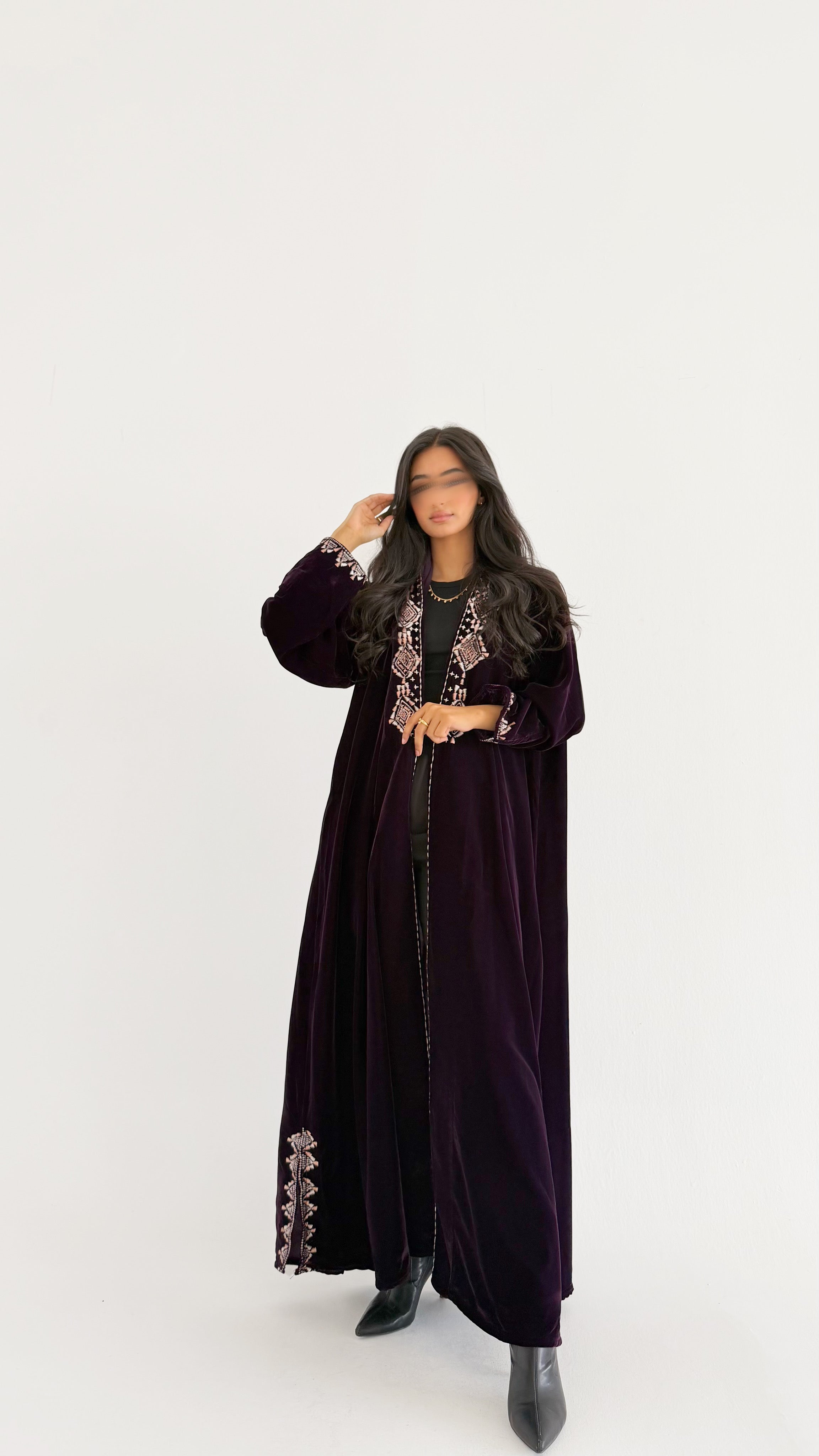 MWT685 - عباية تطريز موفي