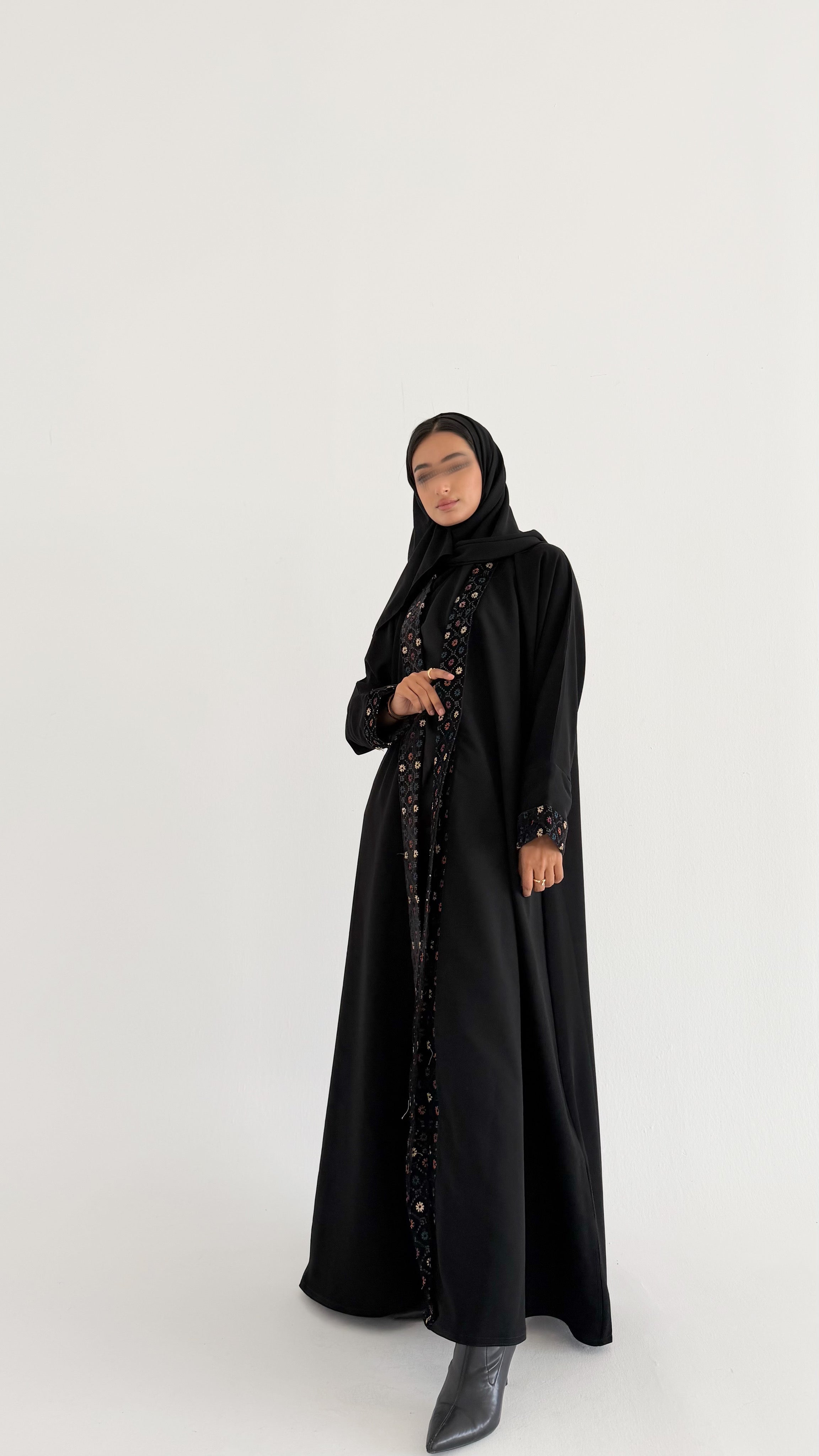 MW1820 - عباية روشن اصلي باضافة  تطريز و اكمام المخمل