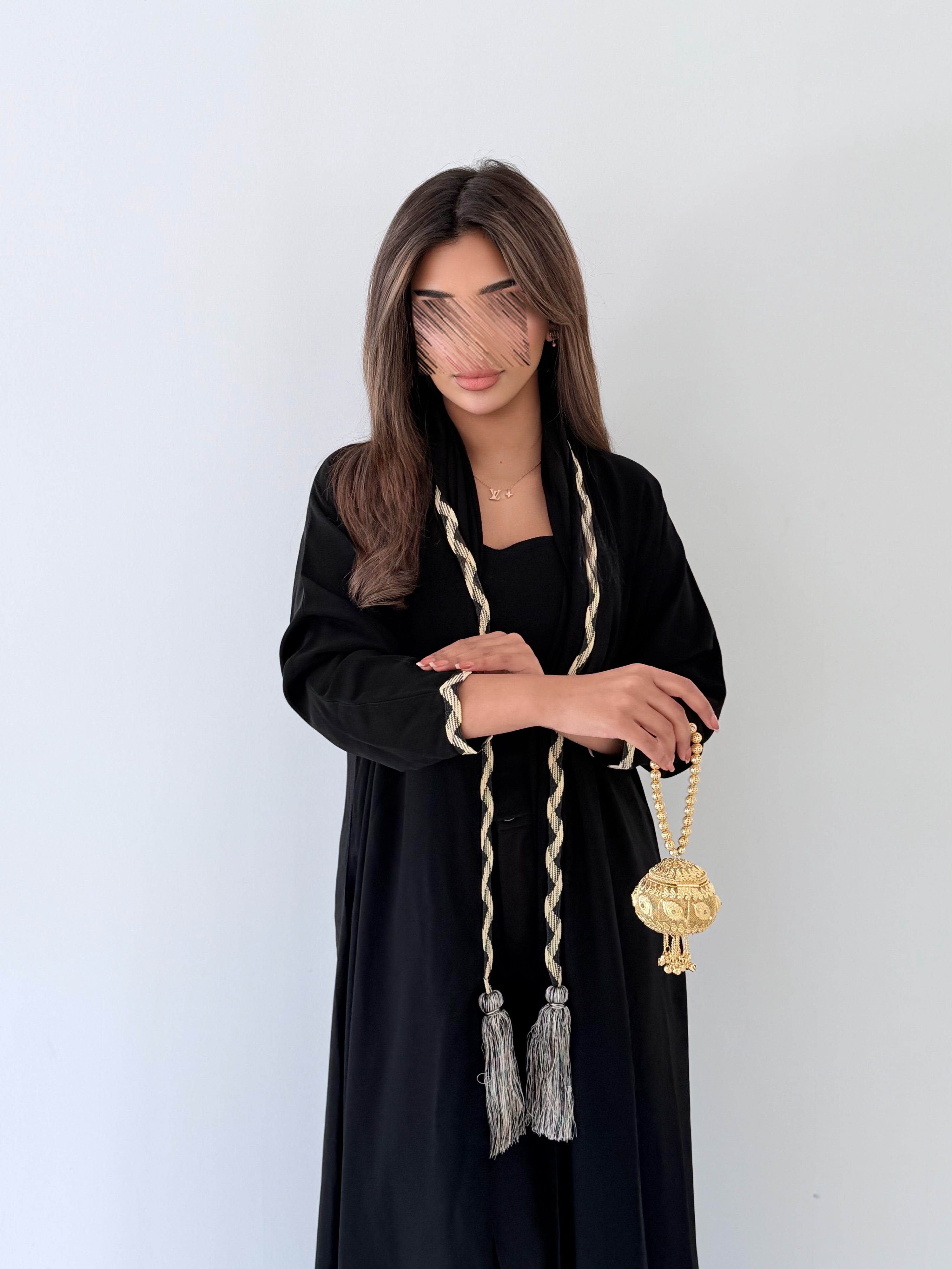 MWT5017 - قماش اسود كريب مع كلفه من الأمام والأكمام قصة نص كلوش - Aya