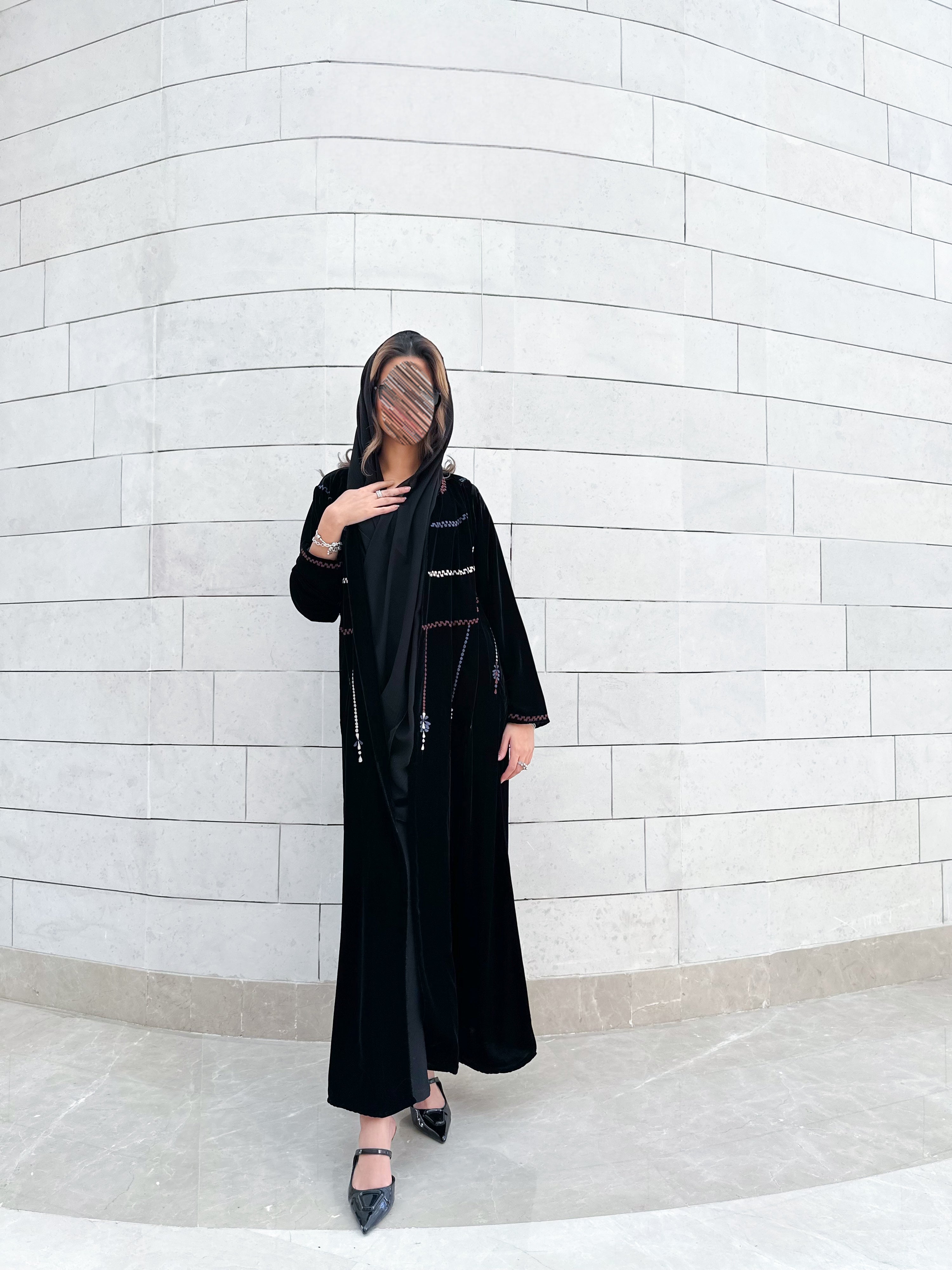 MWT728 - عباية مخمل بتطريز الوان - Aya