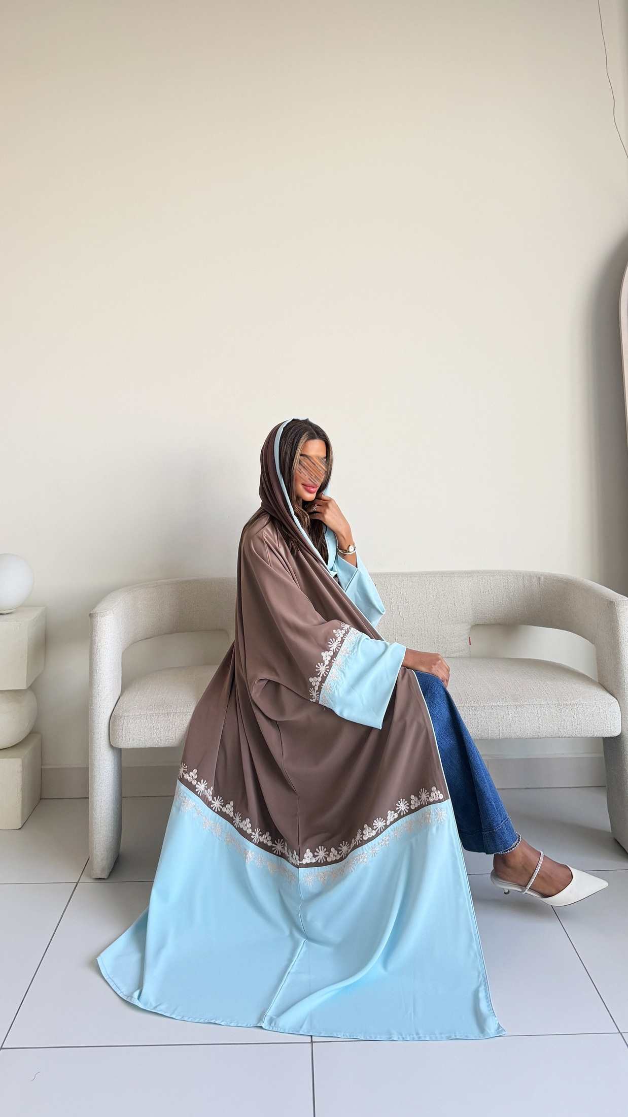 MWT1537 عباية بتدخيله لون وتطريز