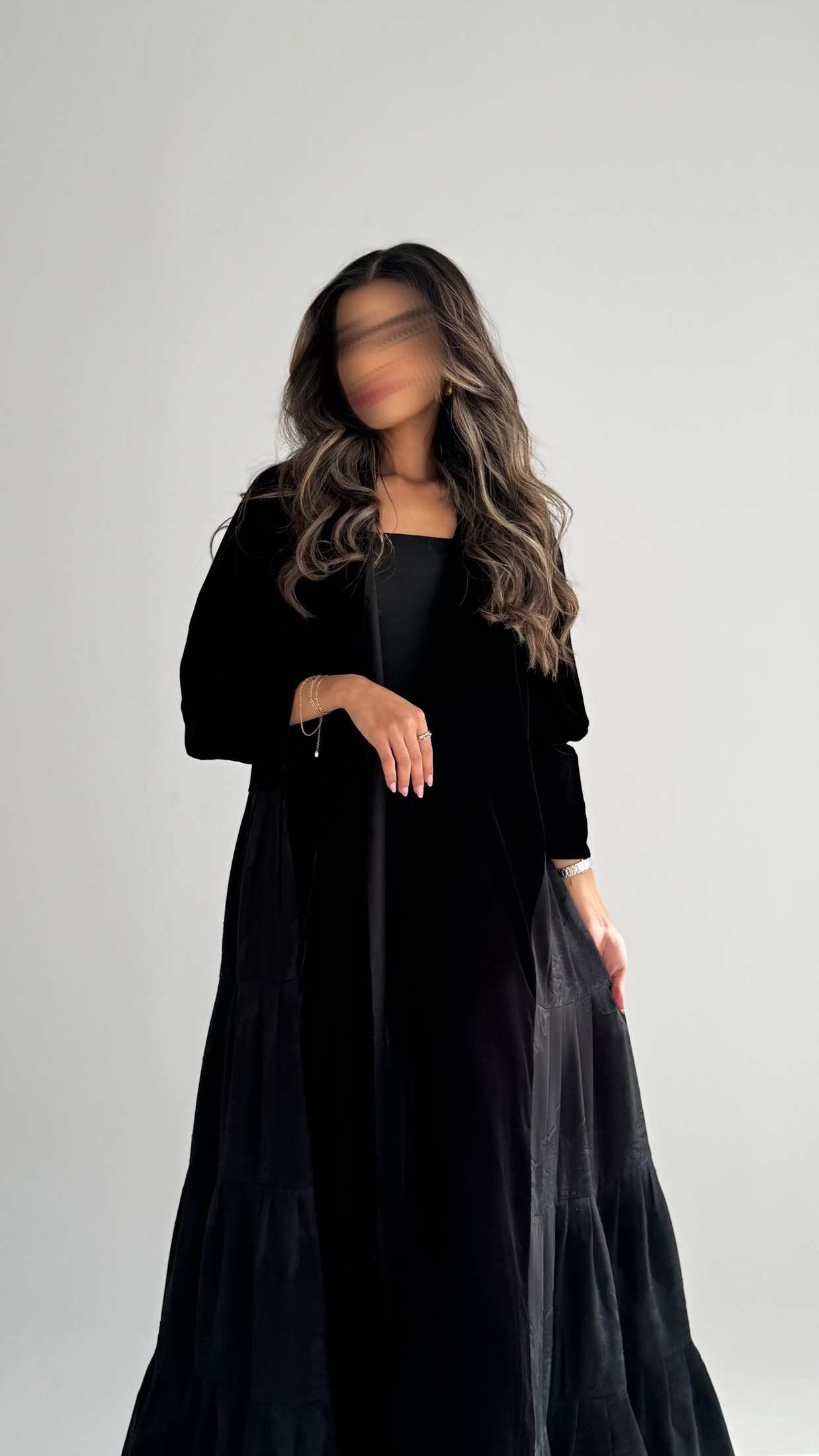MWT695 - عباية اسود مخمل مع تدخيلة شيفون - Aya