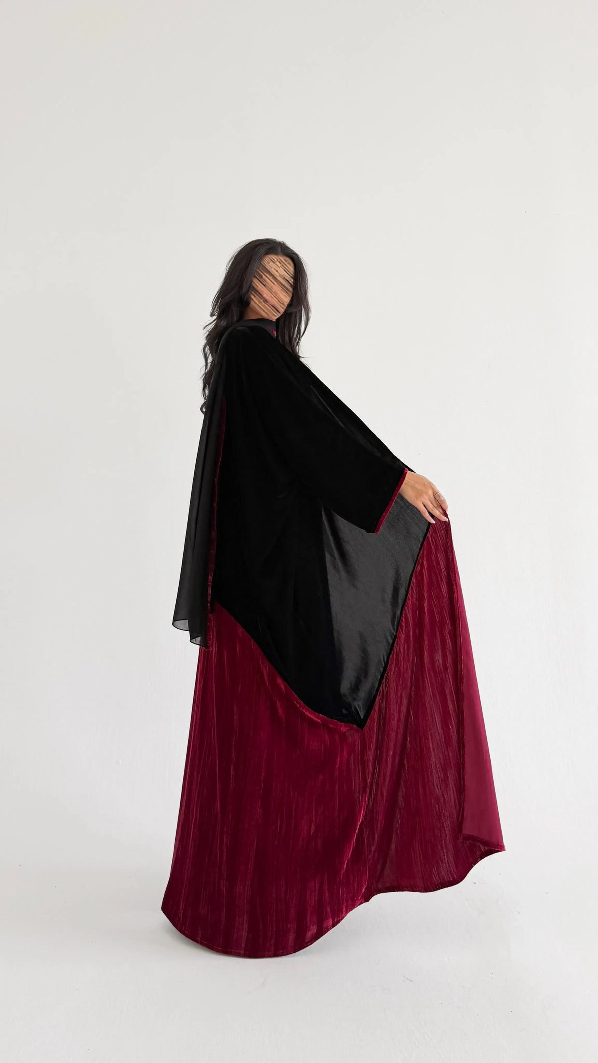 MWT2182 - عبايه مخمل اسود وعنابي - Aya