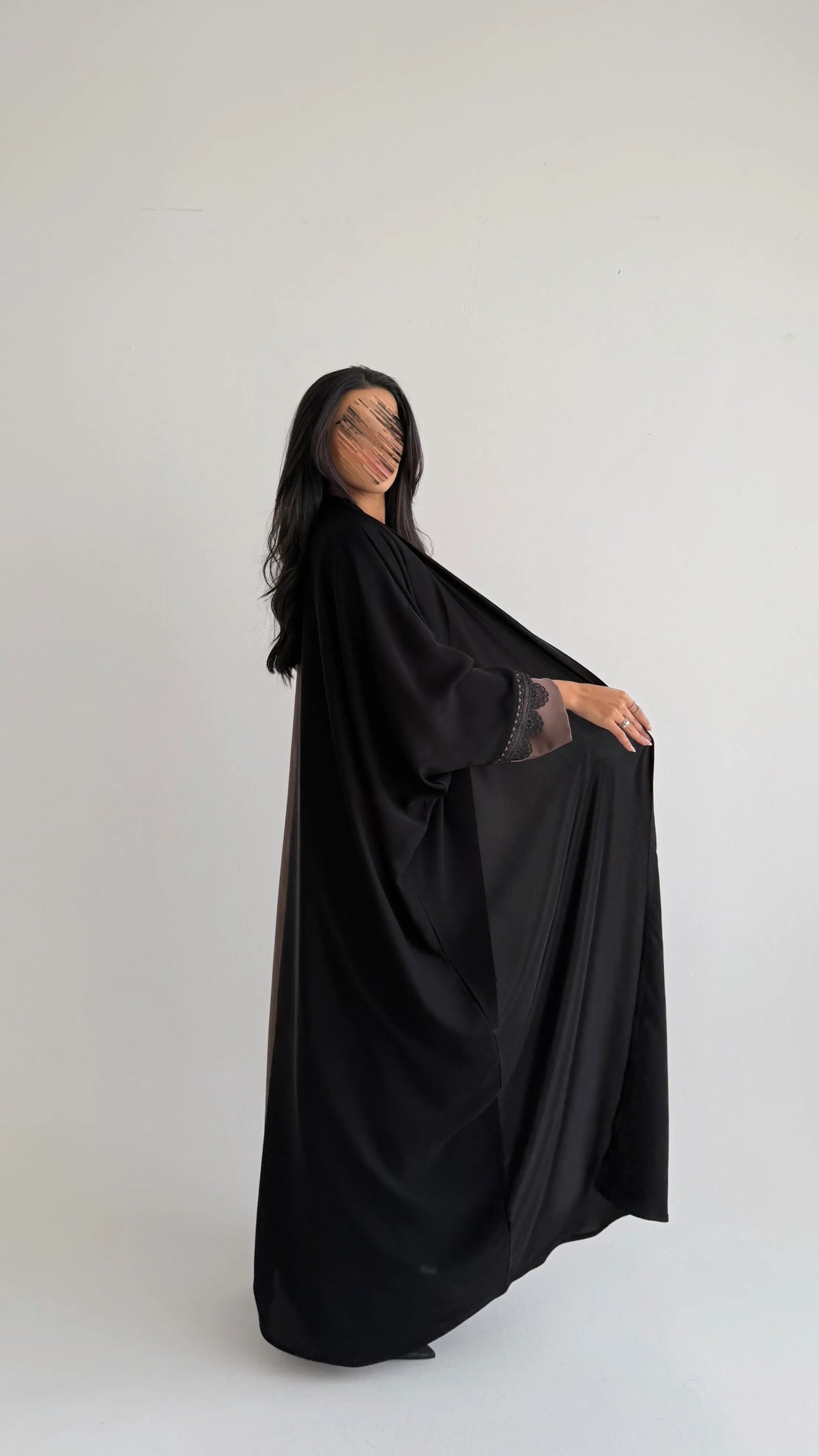 MWT5219 - عبايه يومية مع تدخيلات كلفة اسود - Aya