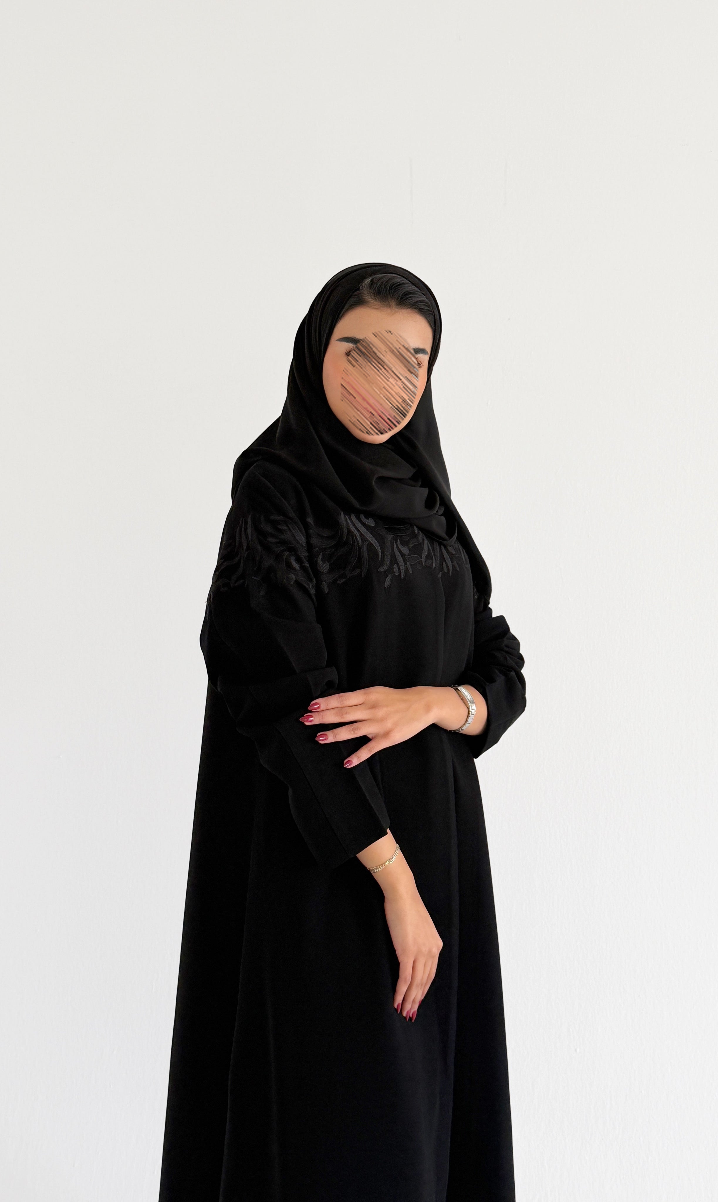 MWT1014 - عباية مع تطريز اسود - Aya