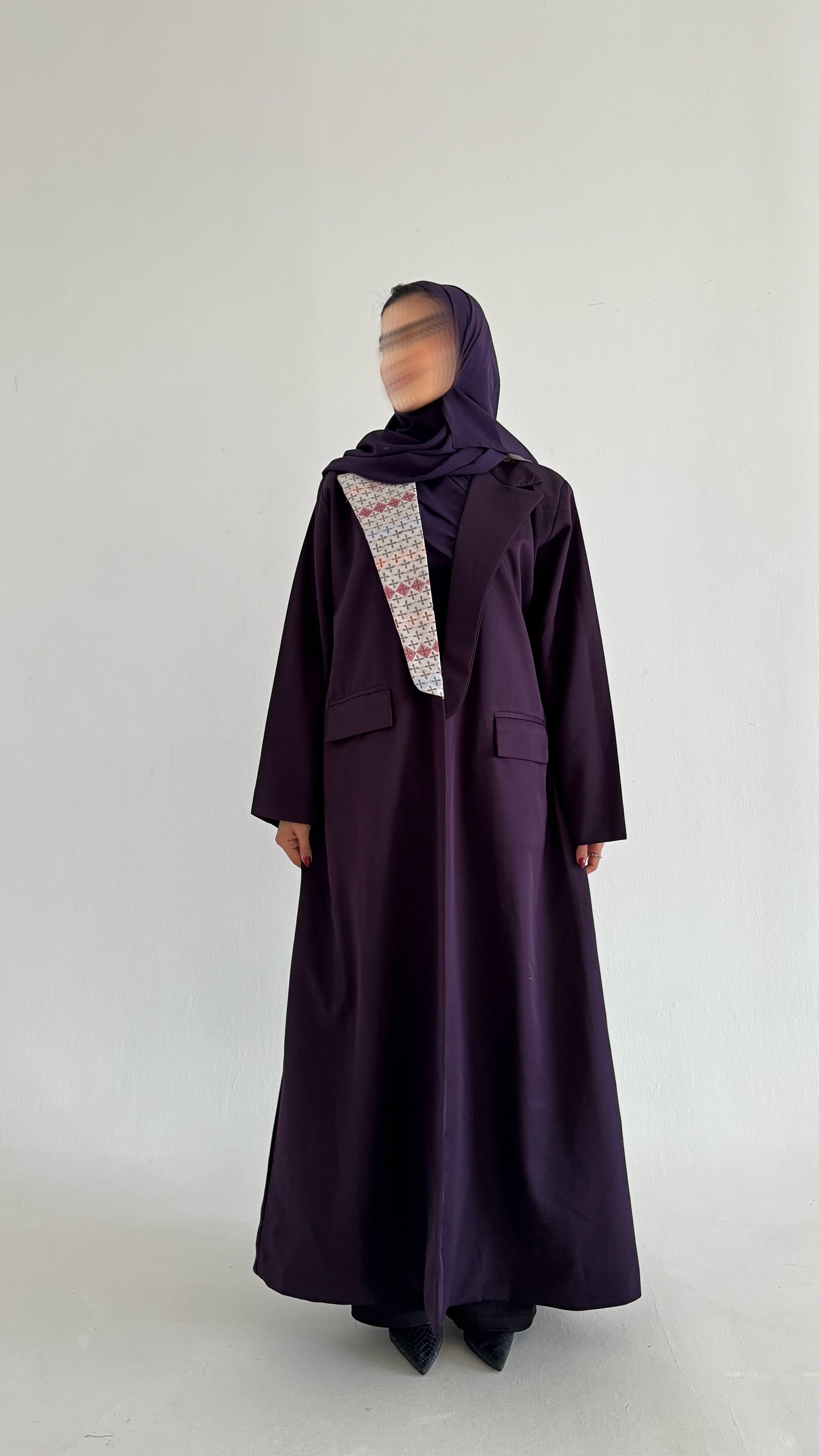 MW1706 - عباية بليزر بتطريز على الياقة - Aya