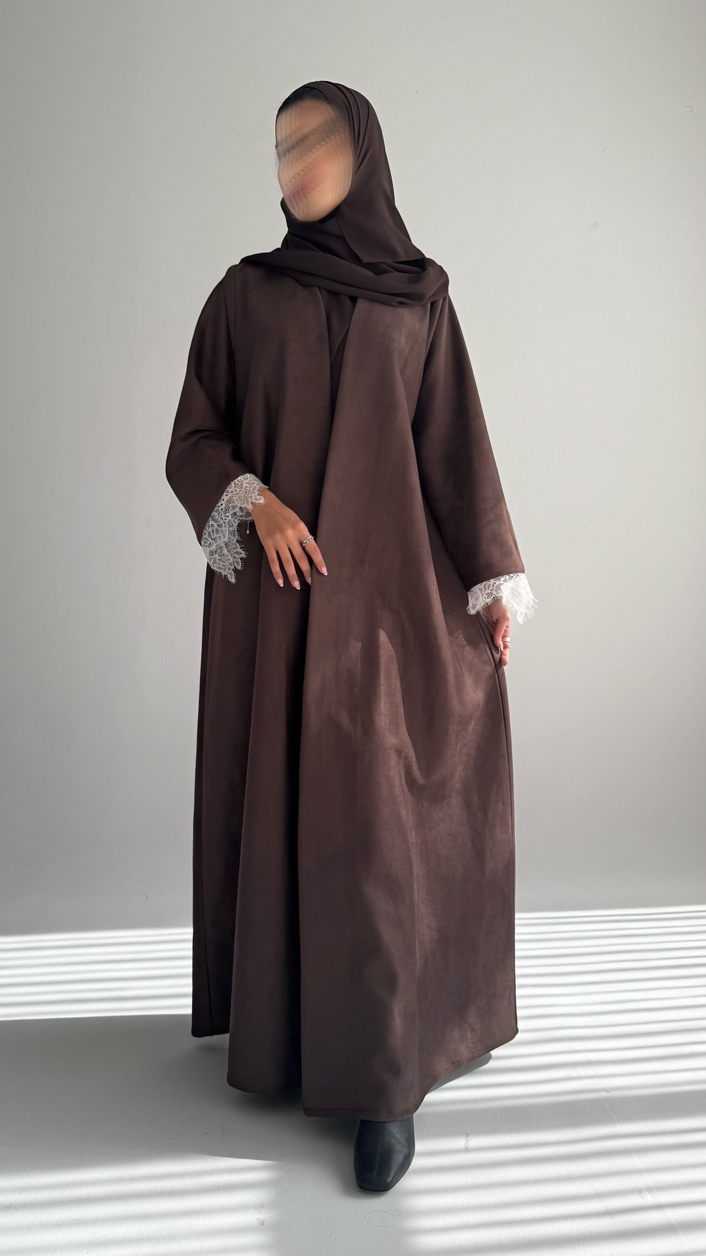 MWT800 - عباية شامواه بني مع دانتيل ابيض - Aya