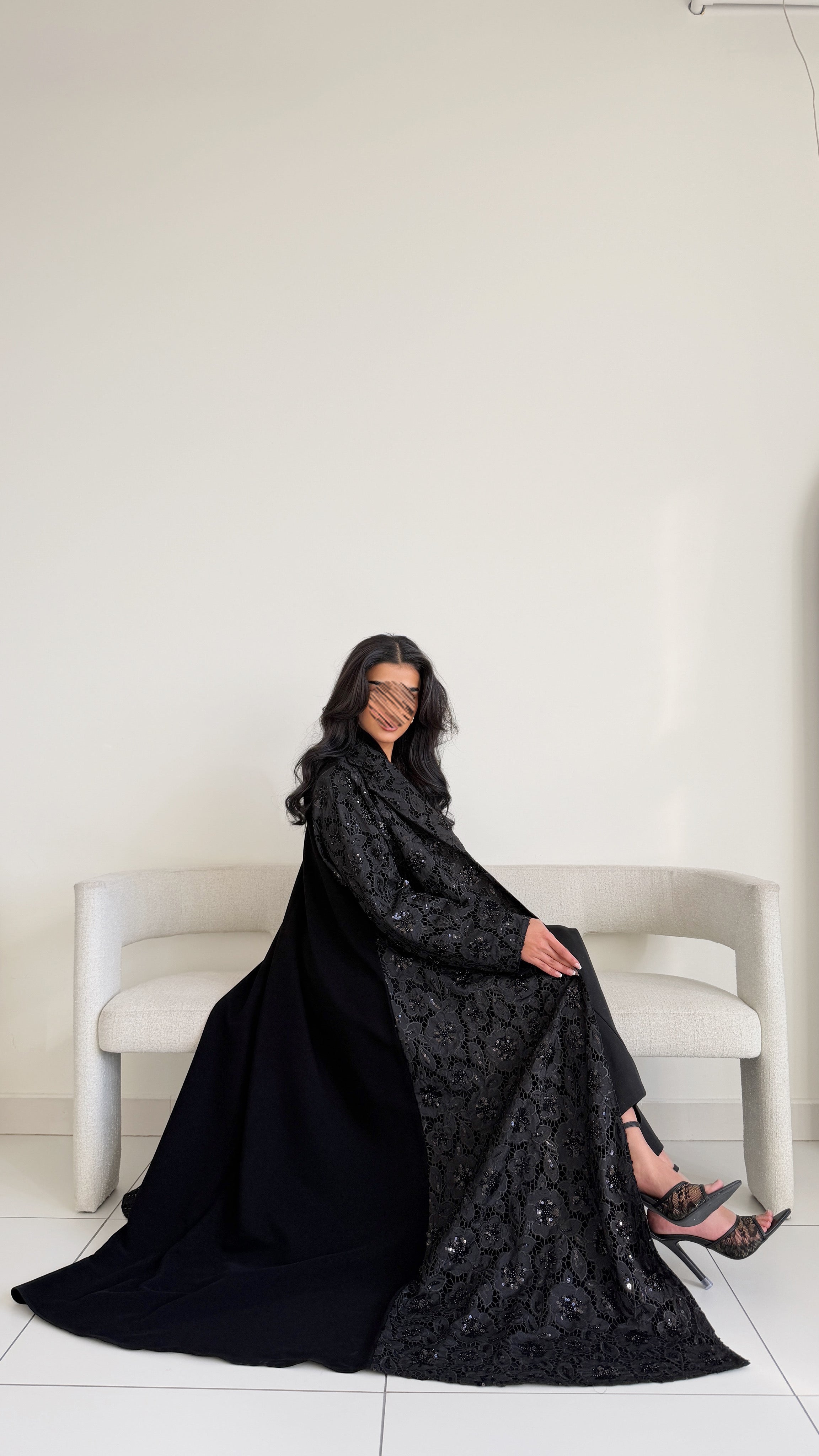 MWT2016 - عباية العيد كريب اسود مع دانتيل مورد - Aya