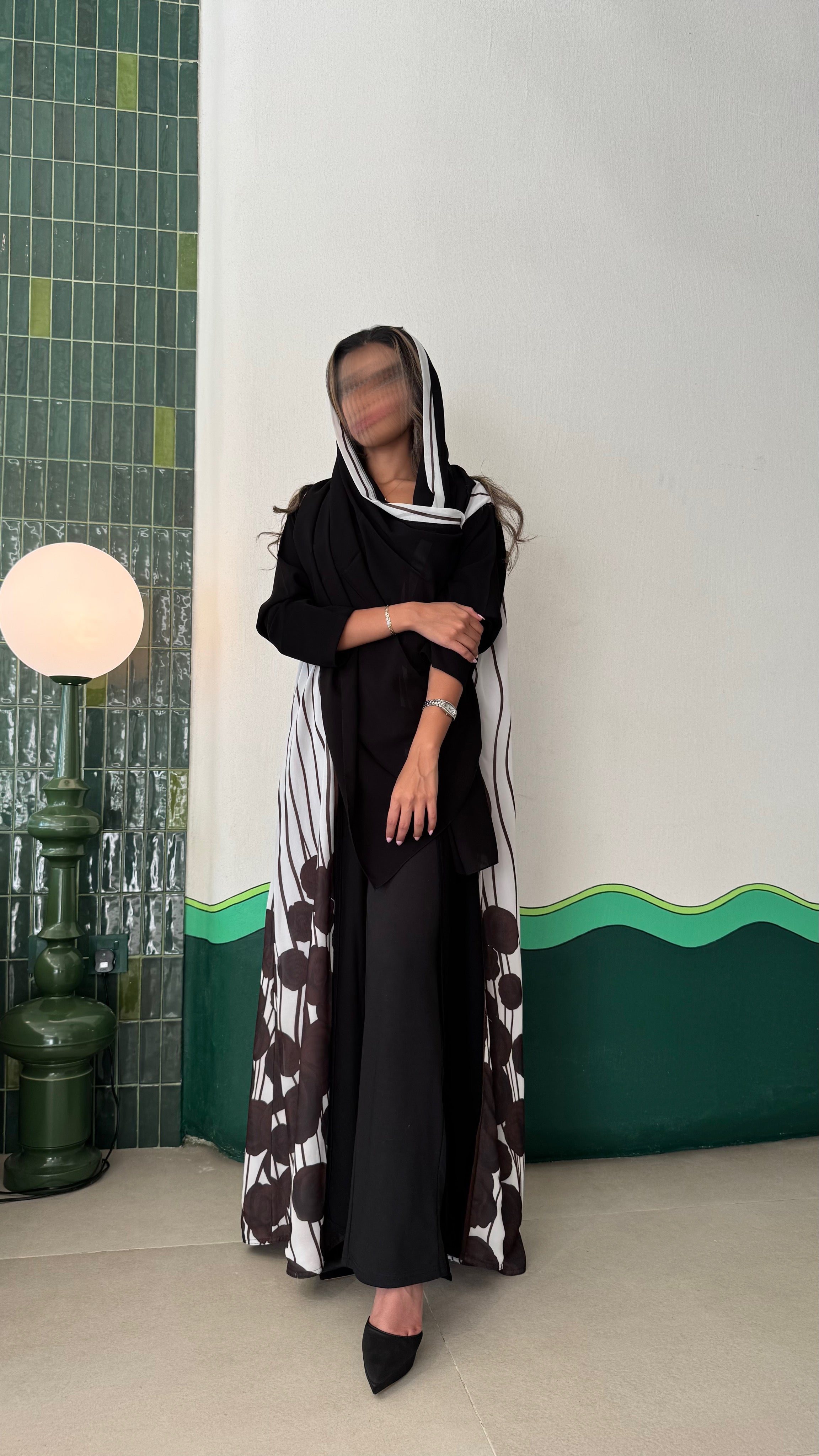 MW1660 - عباية ملكية مع تدخيلة الشيفون من الامام والخلف - Aya