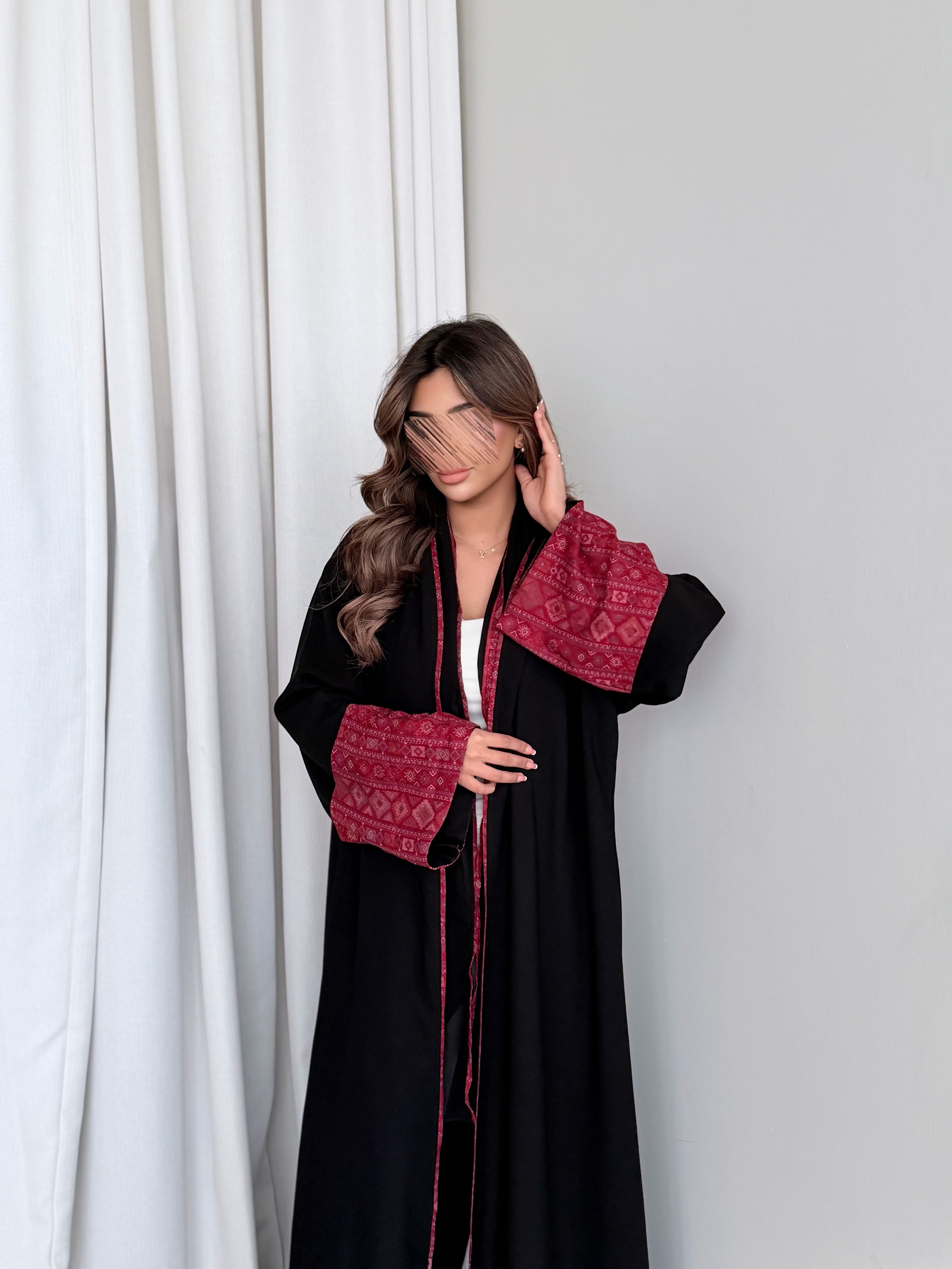 MWT784 - عباية كريب مع تدخيلة كشميري - Aya