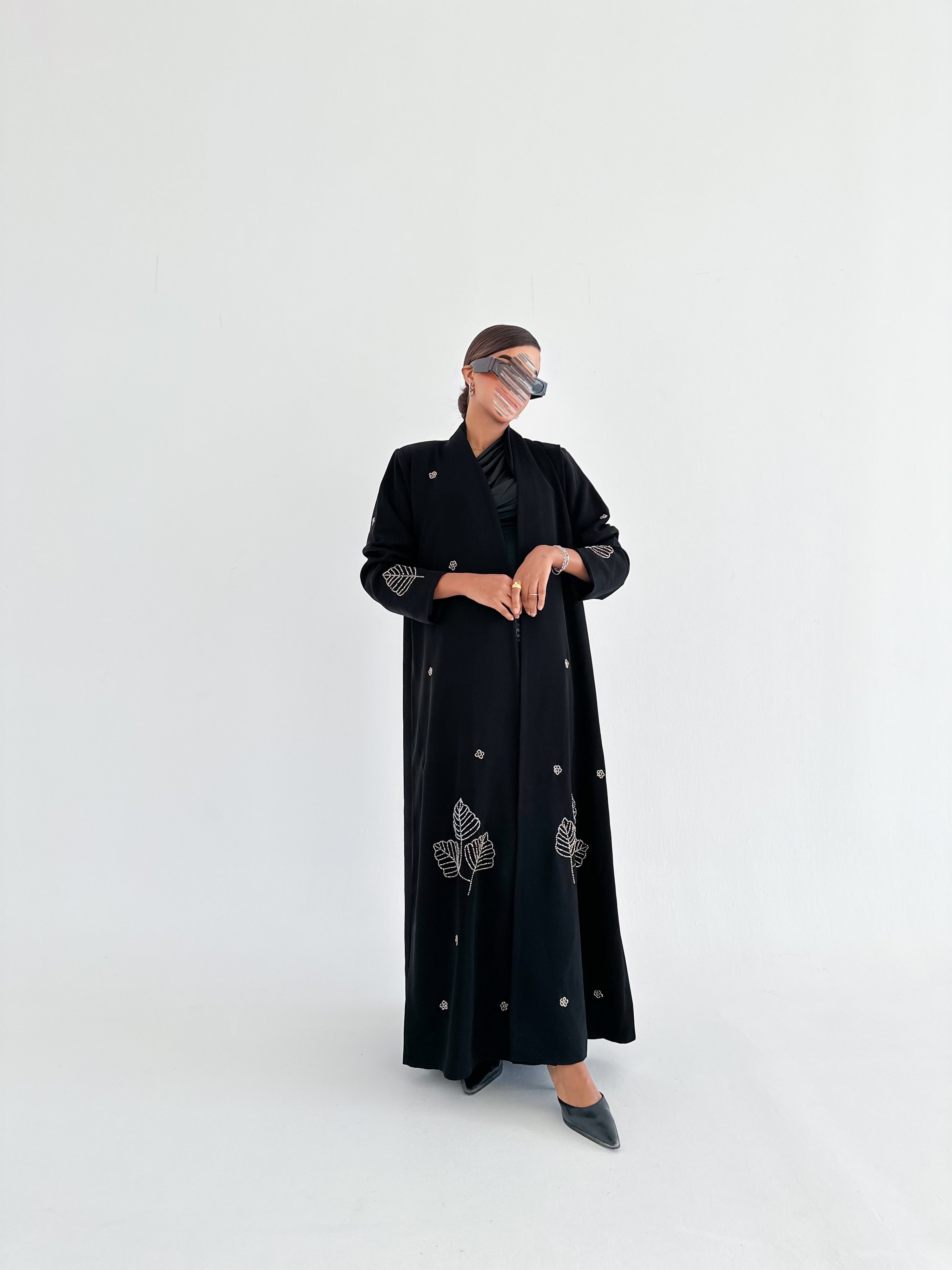 MW645 - Light Crepe Standing with Jacquard Half-Cloche