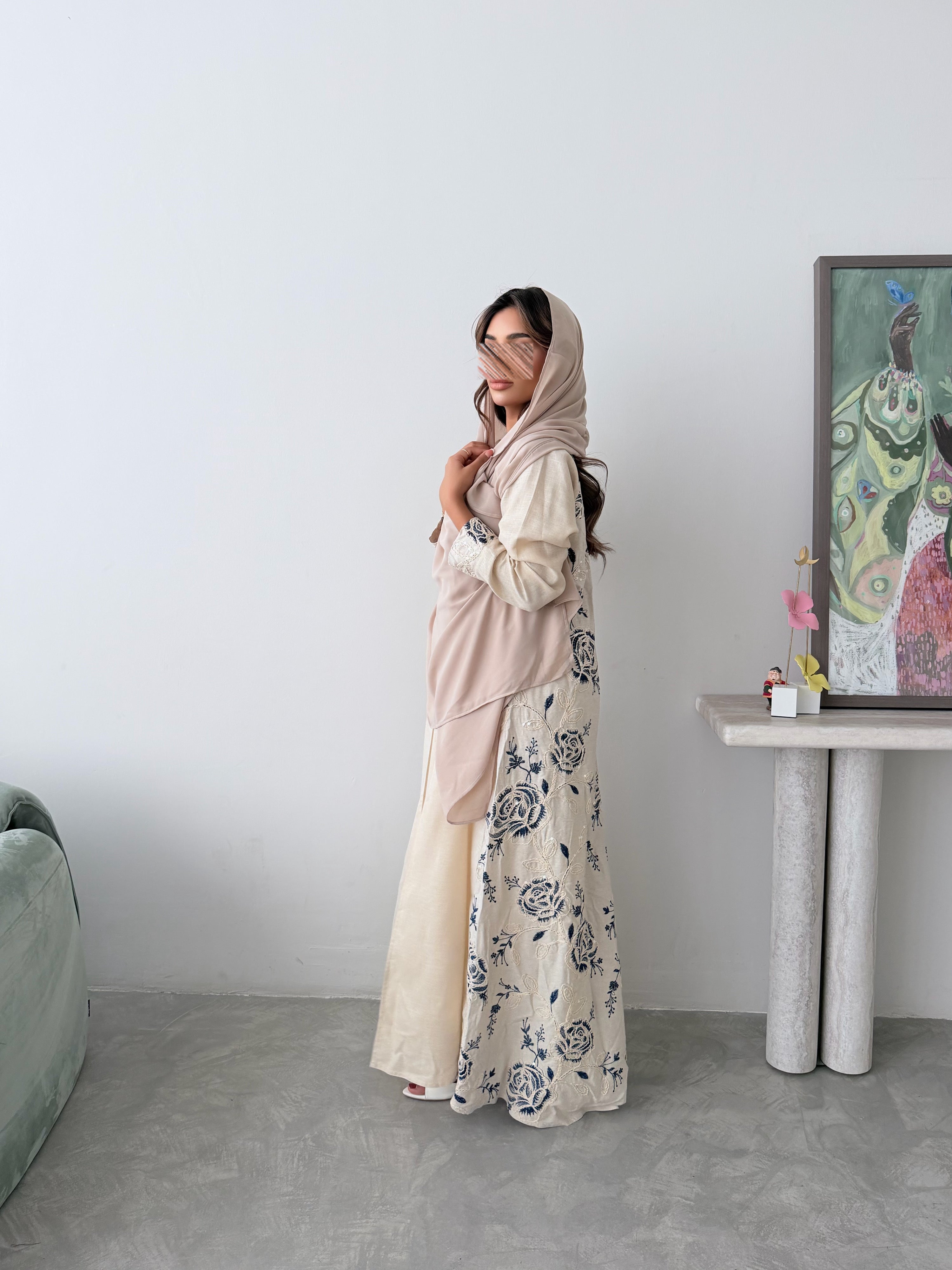 MWT781 - عباية لنن مع خلف لنن مطرز - Aya