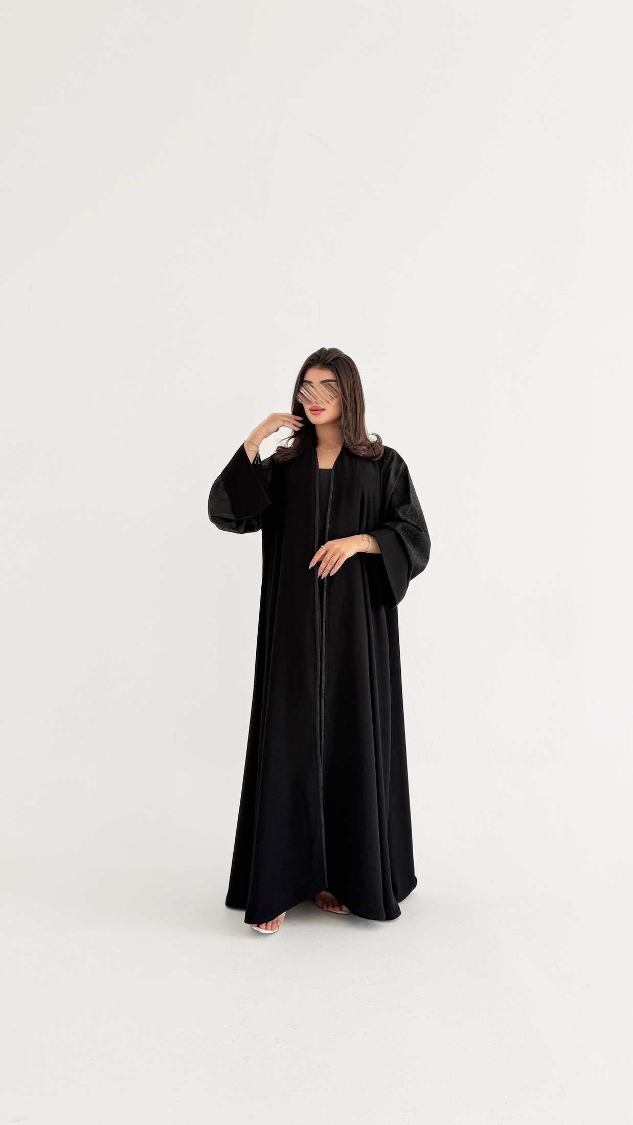 MWT1103 - عباية اسود بتدخيلة جاكار بالاكمام - Aya