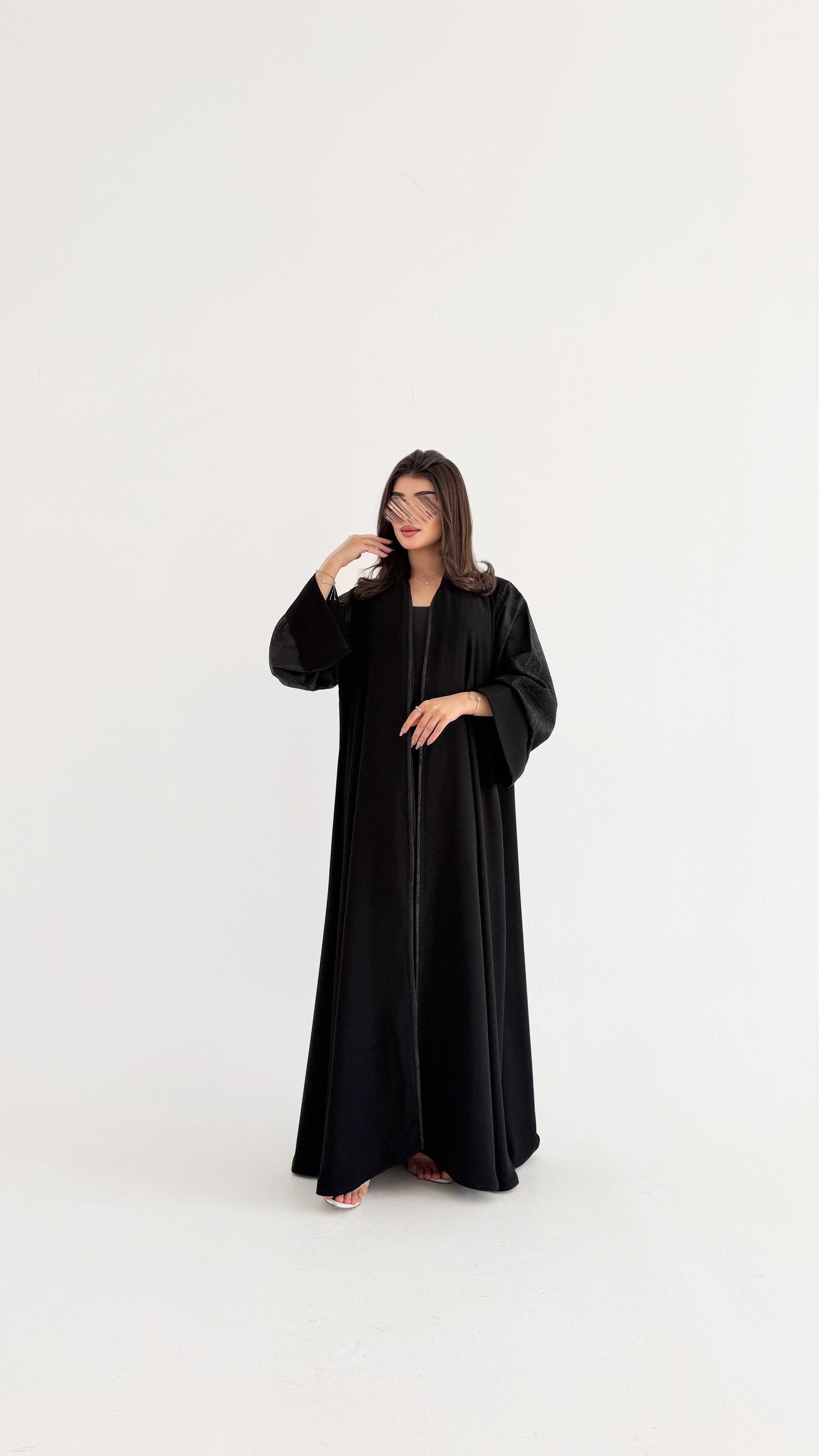 MWT1103 - عباية اسود بتدخيلة جاكار بالاكمام - Aya