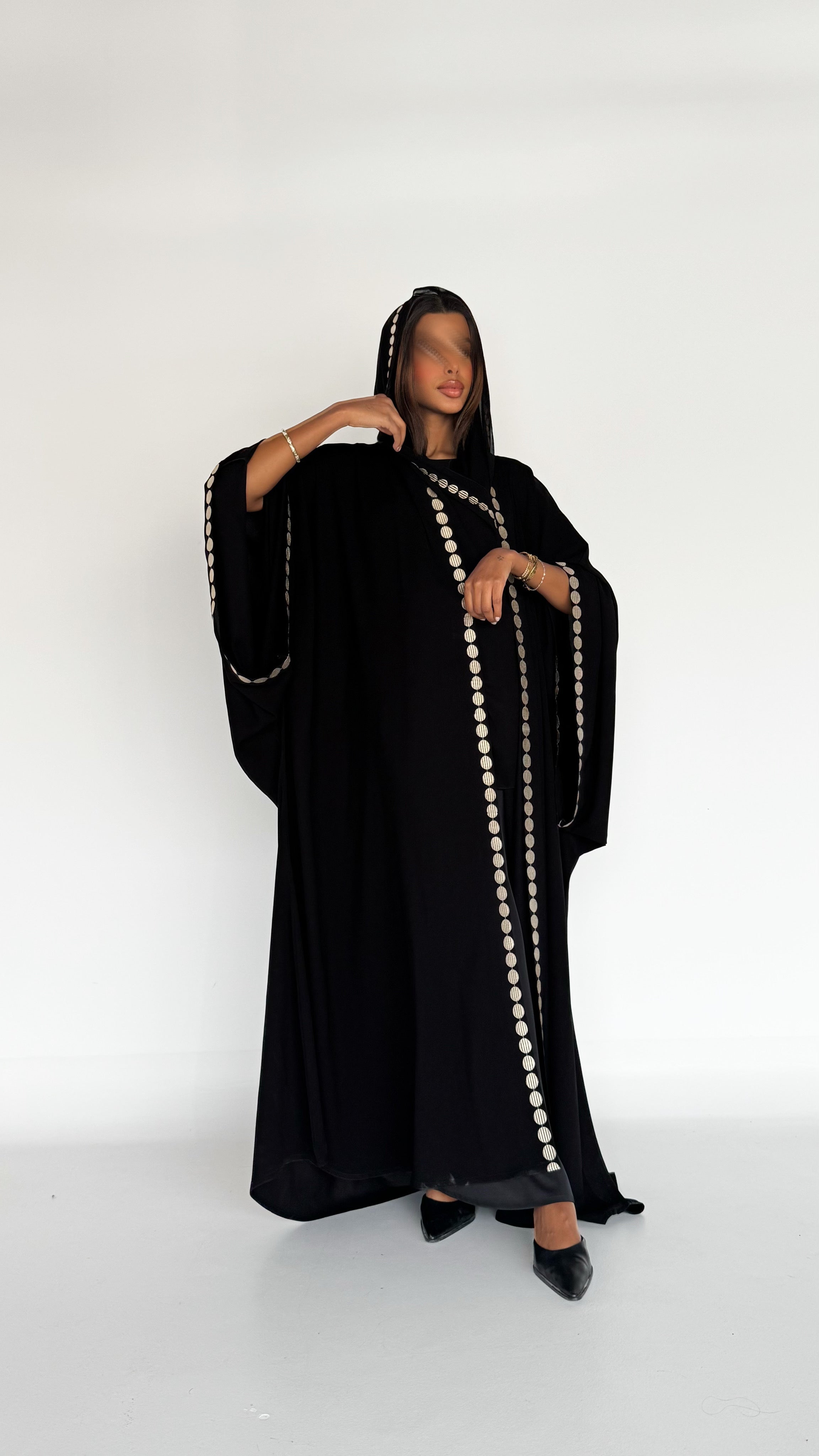 MW645 - Light Crepe Standing with Jacquard Half-Cloche