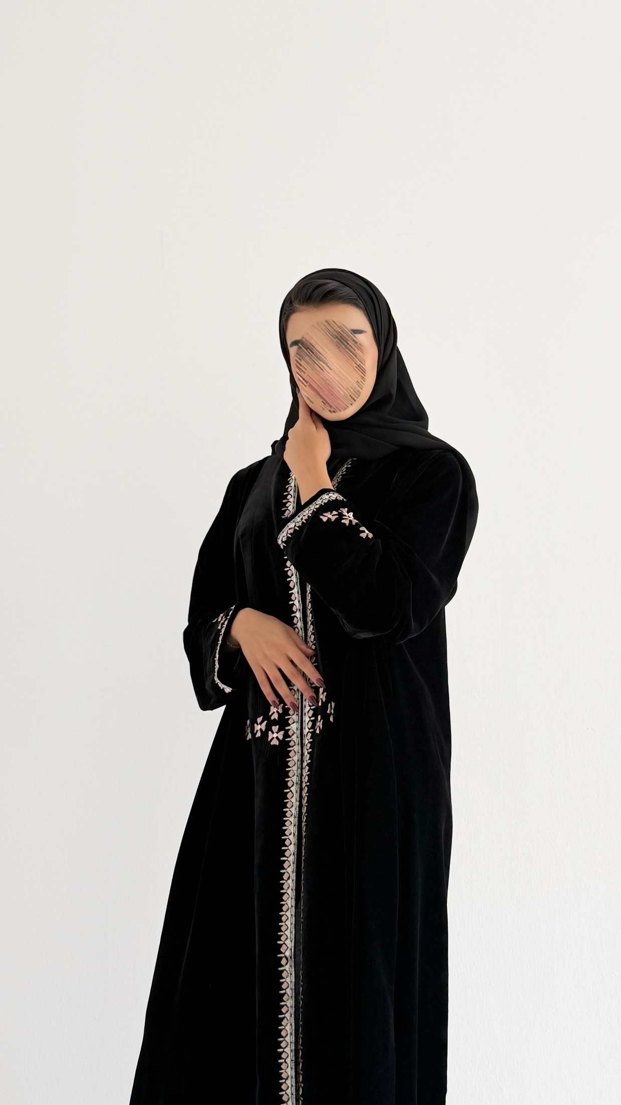 MWT655 - عباية تطريز مخمل اسود - Aya