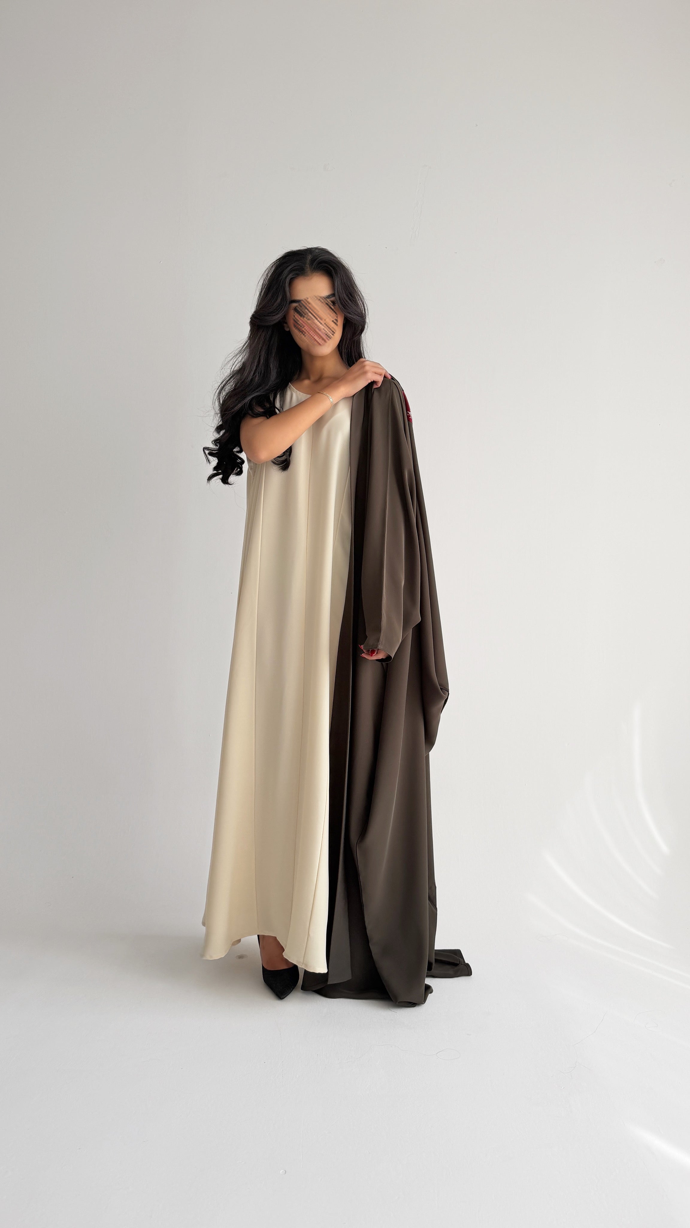 MW2081 -   عباية كريب حرير قصه بشت مع اضافة فستان داخلي - Aya