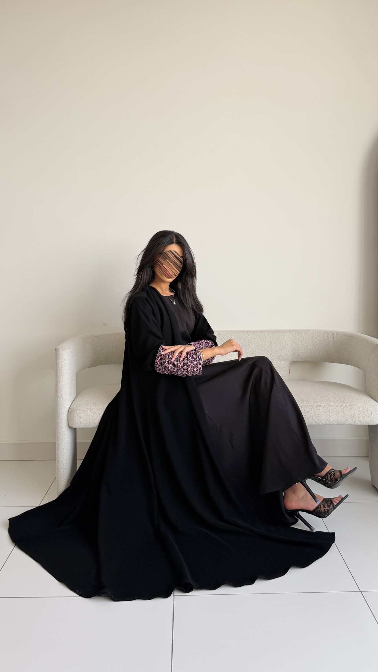 MWT2075 - عباية كريب أسود مع تدخيلة - Aya